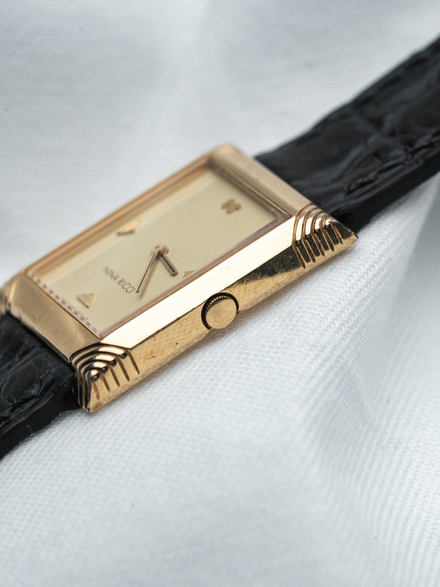 Nina Ricci Tank Watch 2320-6240 Gold-Plated — Striated Golden Dial (1991)