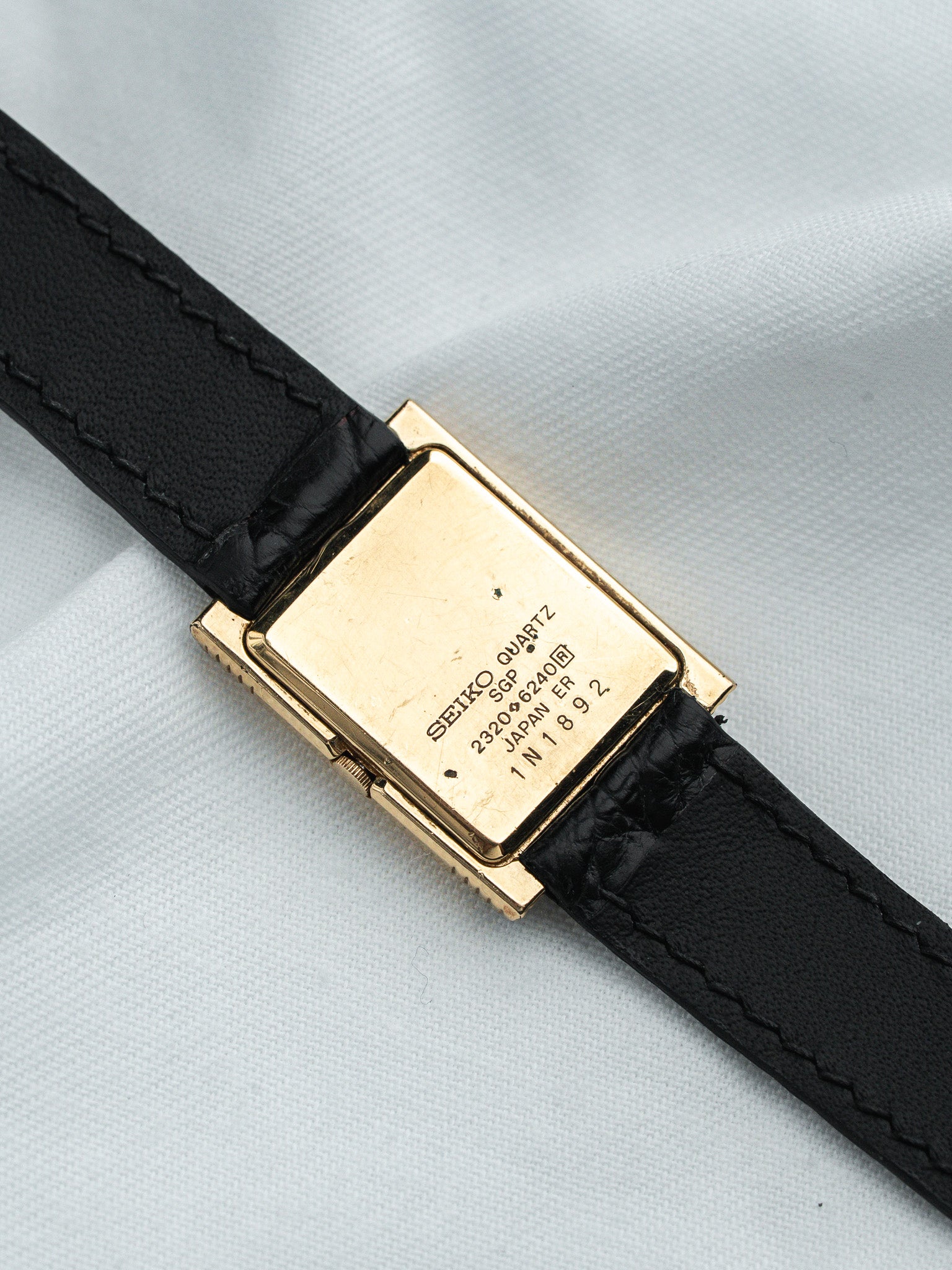 Nina Ricci Tank Watch 2320-6240 Gold-Plated — Striated Golden Dial (1991)