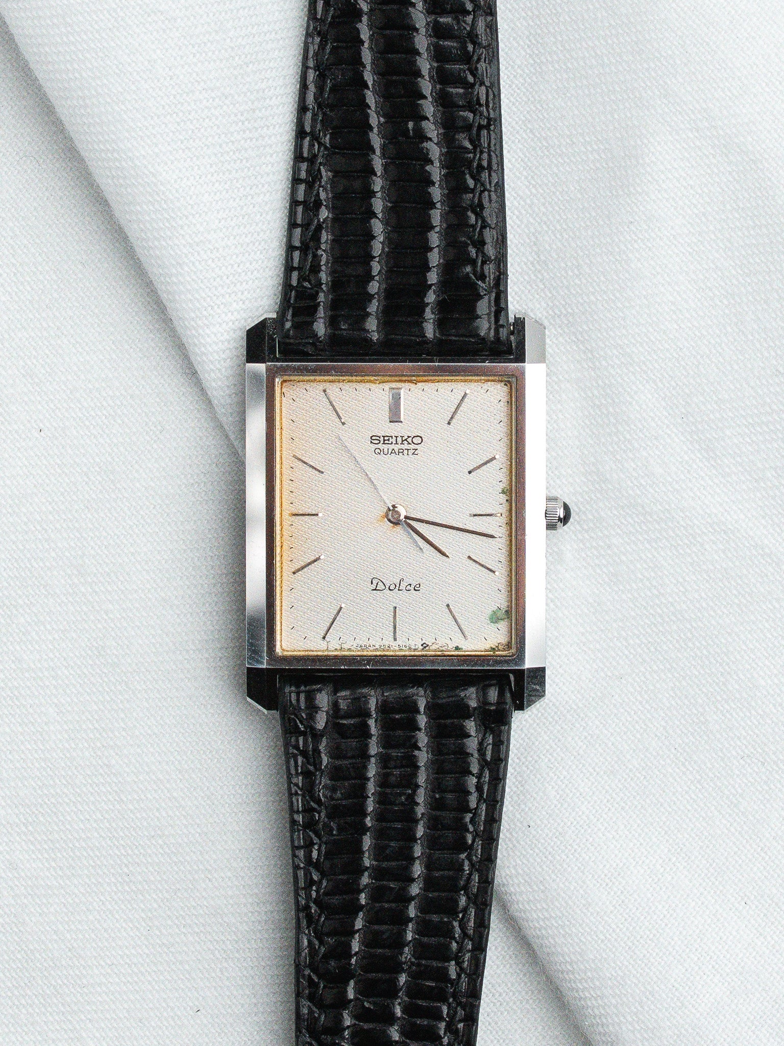 Seiko Dolce 9521-5160 Carrée Acier — Cadran Gaufré Or (1983)
