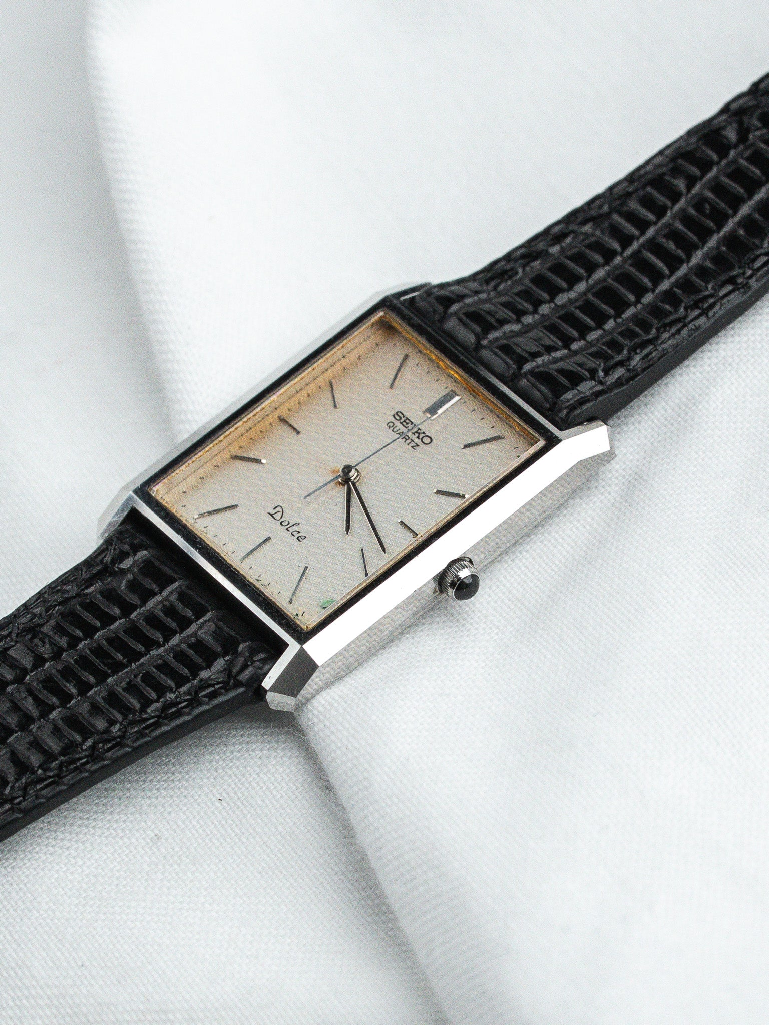 Seiko Dolce 9521-5160 Carrée Acier — Cadran Gaufré Or (1983)