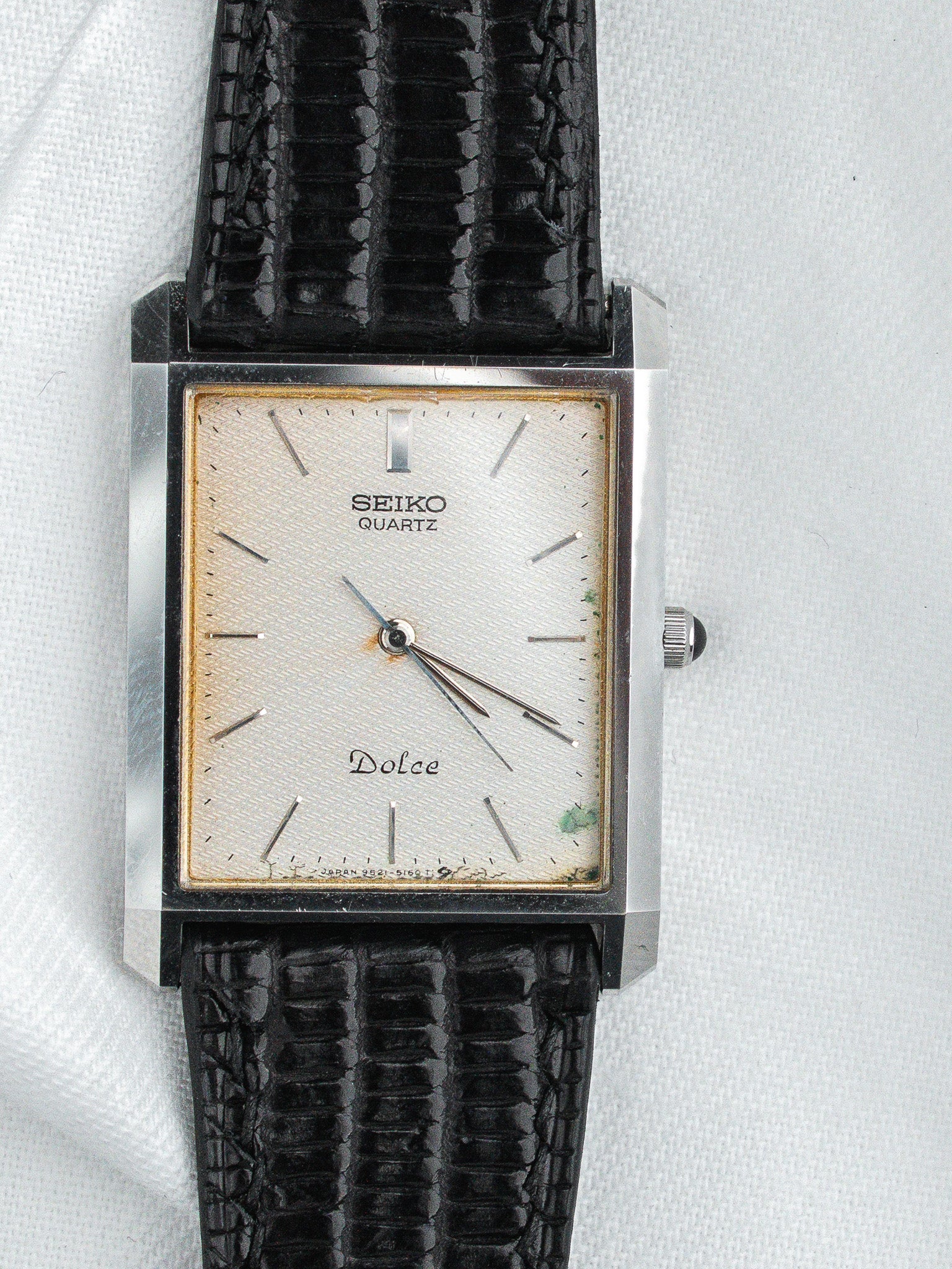 Seiko Dolce 9521-5160 Carrée Acier — Cadran Gaufré Or (1983)