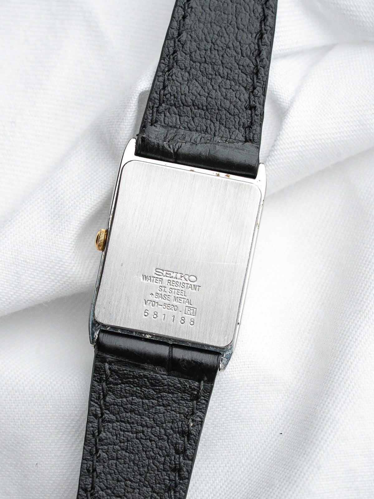 Seiko montre vintage avec bracelet en cuir noir et fond de boîte en acier inoxydable