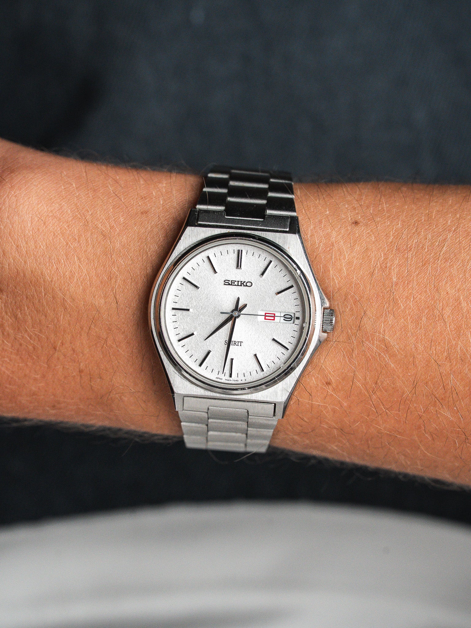 Seiko Spirit 7N43-7180 Acier — Cadran Blanc Sablé Jour Kanji (1998)