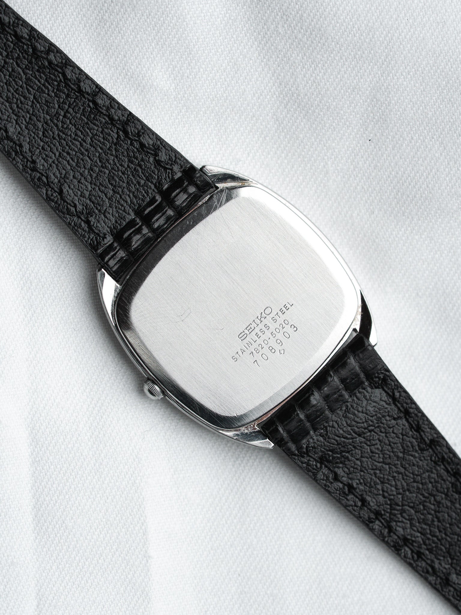 Seiko 7820-5020 Coussin Acier — Cadran Gaufré Argenté (1987)