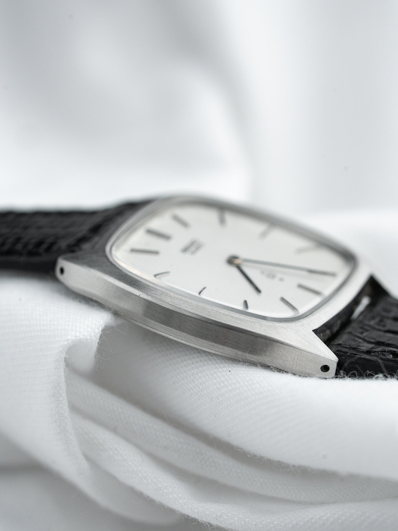 Seiko 7820-5020 Coussin Acier — Cadran Gaufré Argenté (1987)