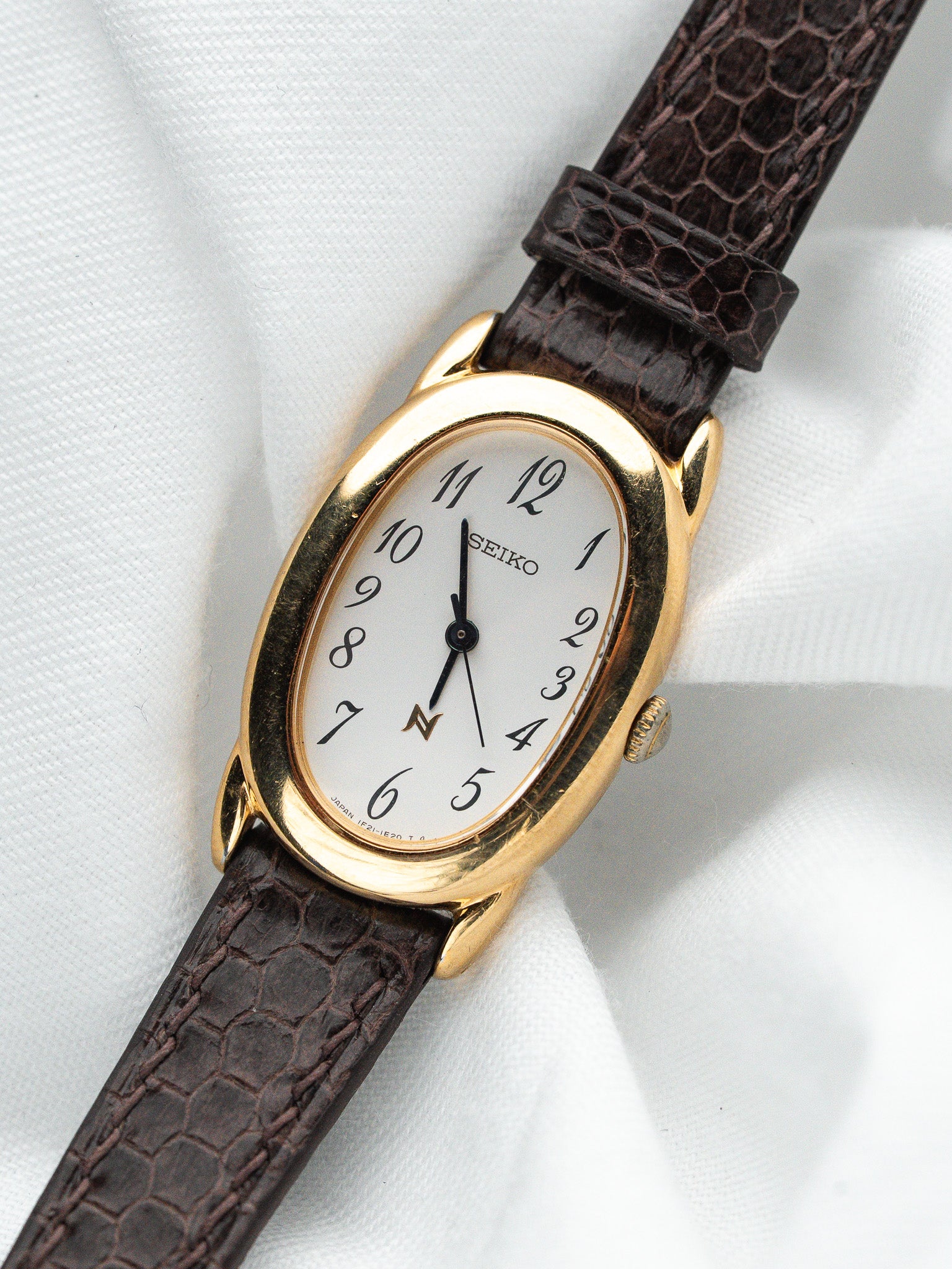 Seiko Noie 1F21-5B70 Baignoire Plaqué Or — Cadran Blanc Arabe (1994)