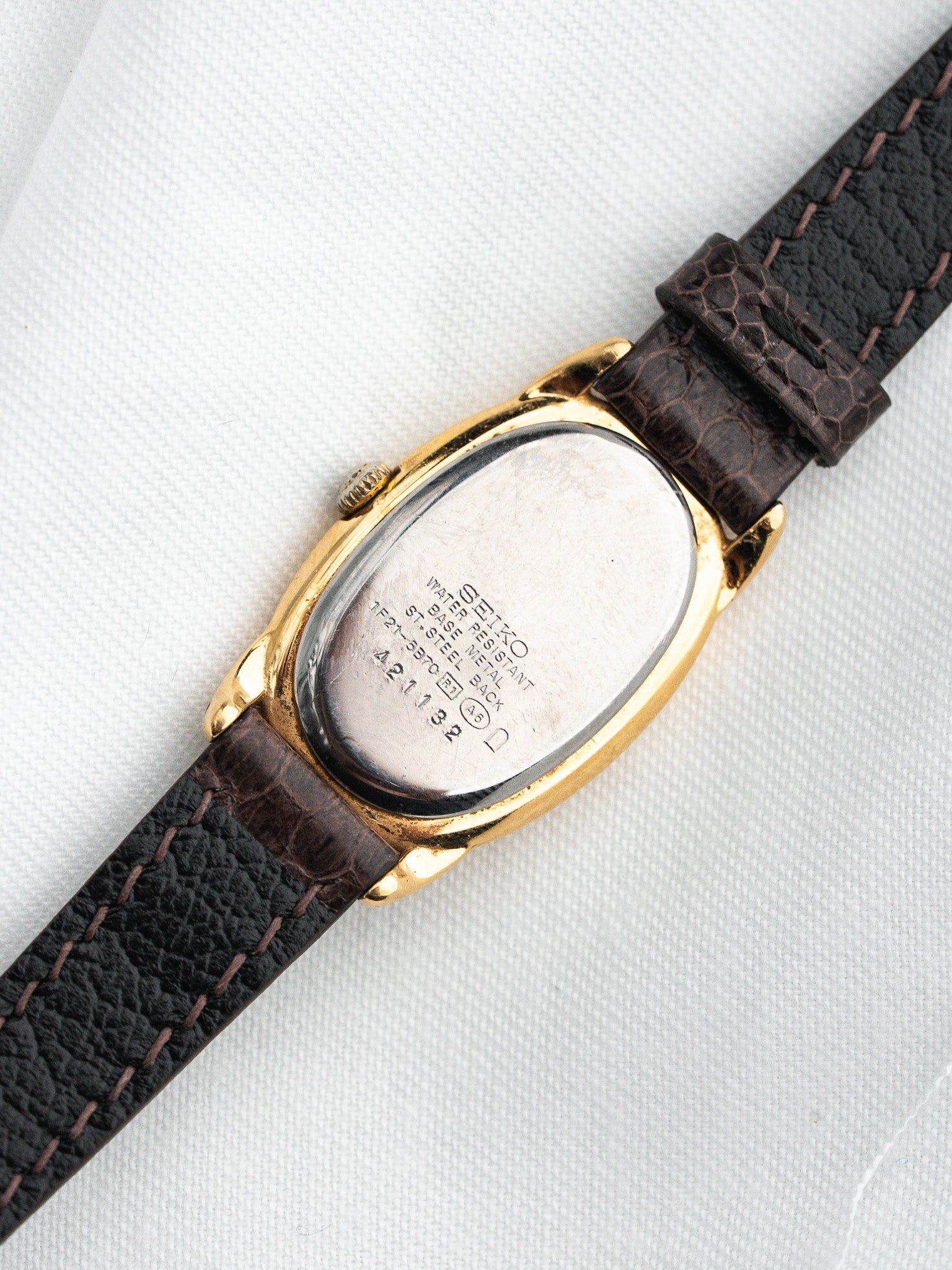 Seiko Noie 1F21-5B70 Baignoire Plaqué Or — Cadran Blanc Arabe (1994)