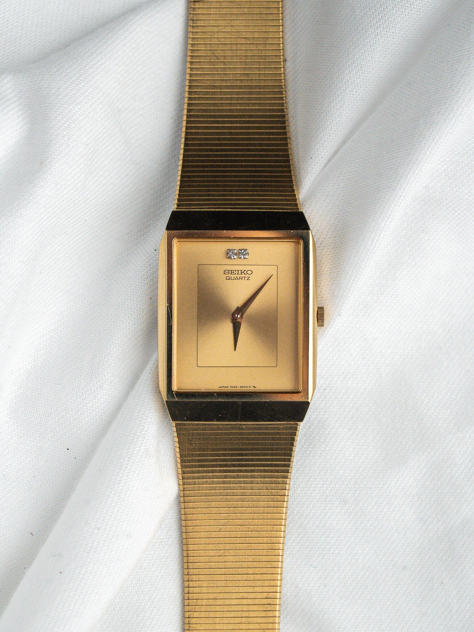 Seiko 7430-5540 Rectangulaire Plaqué Or — Cadran Or Soleillé (1984)