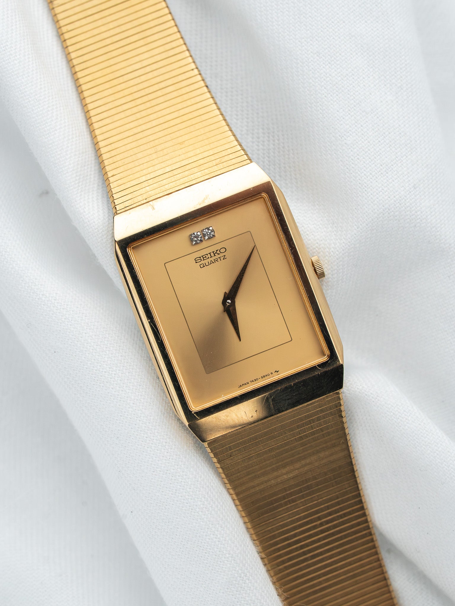 Seiko 7430-5540 Rectangulaire Plaqué Or — Cadran Or Soleillé (1984)