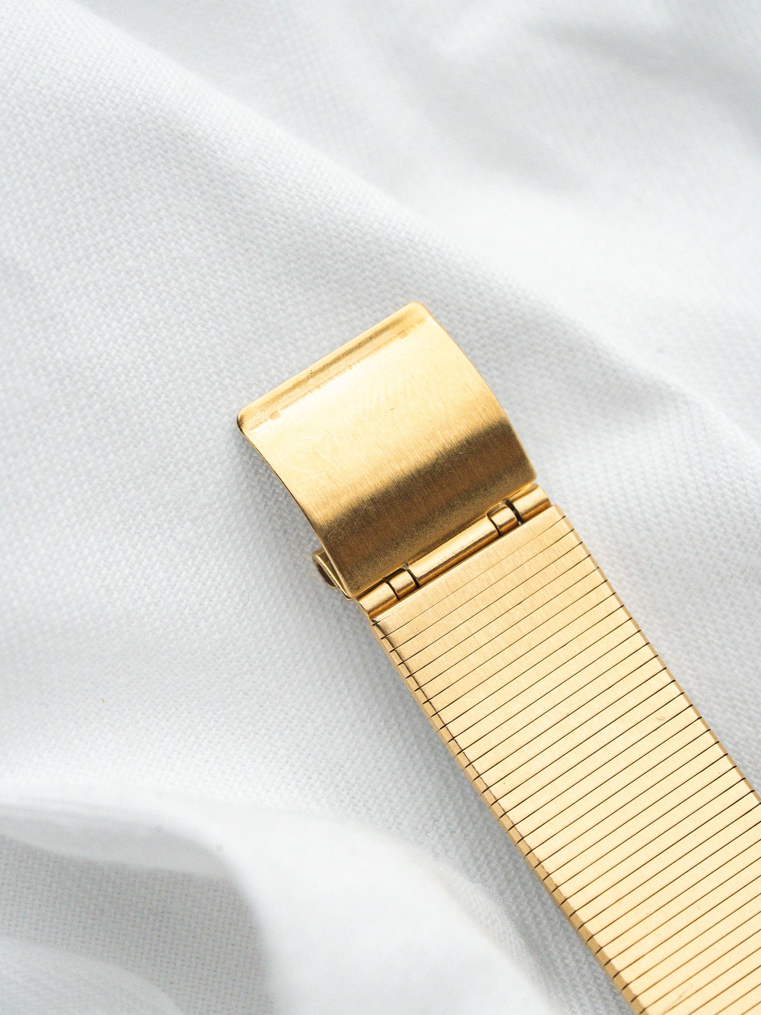 Seiko 7430-5540 Rectangulaire Plaqué Or — Cadran Or Soleillé (1984)