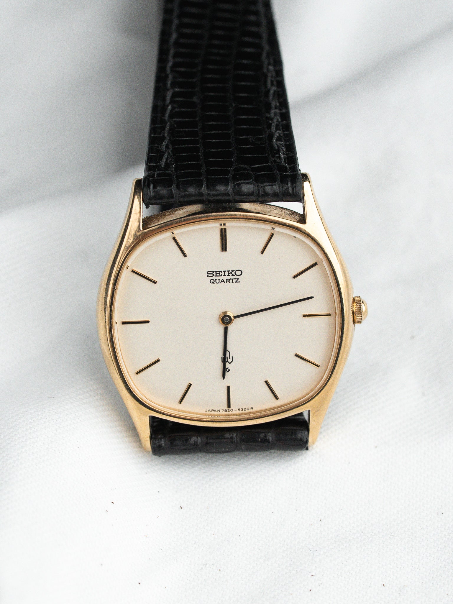 Seiko 7820-5220 Coussin Plaqué Or — Cadran Blanc (1989)