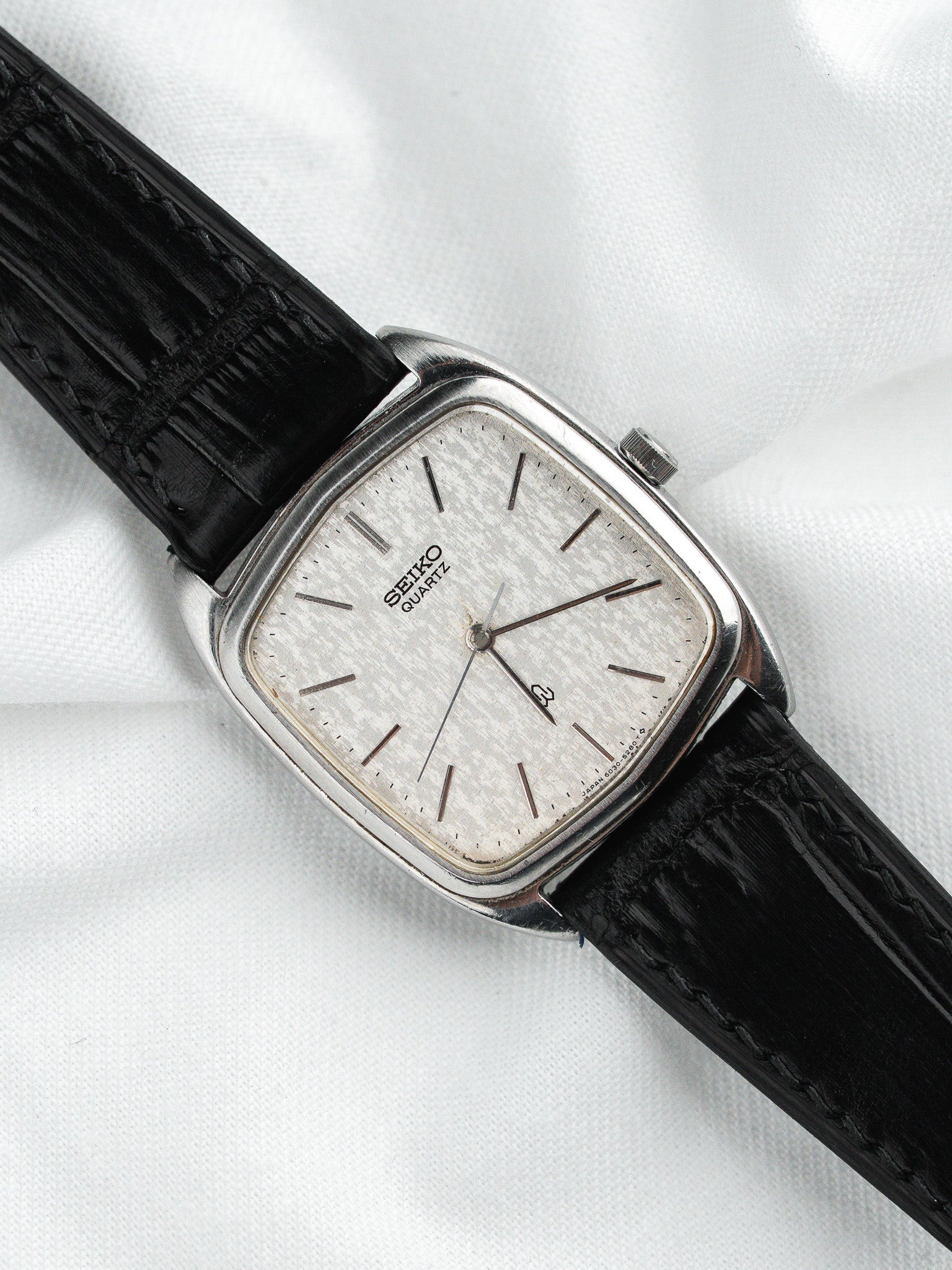 Seiko 6030-5250 Coussin Acier — Cadran Lin Argenté (1980)