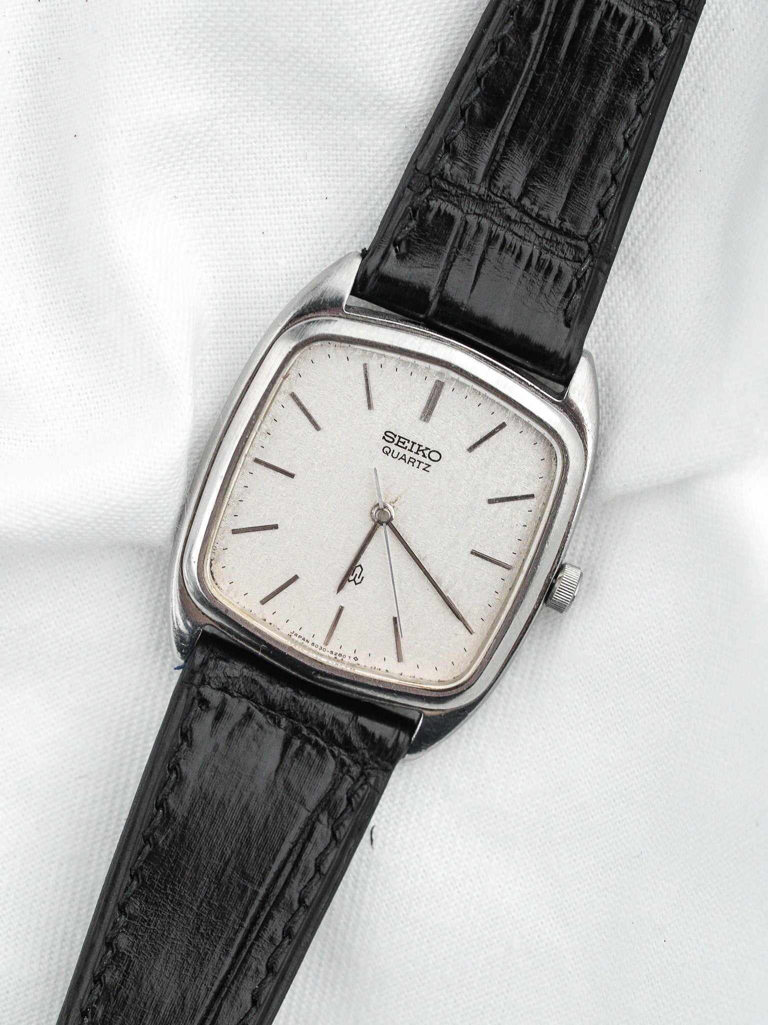 Seiko 6030-5250 Coussin Acier — Cadran Lin Argenté (1980)