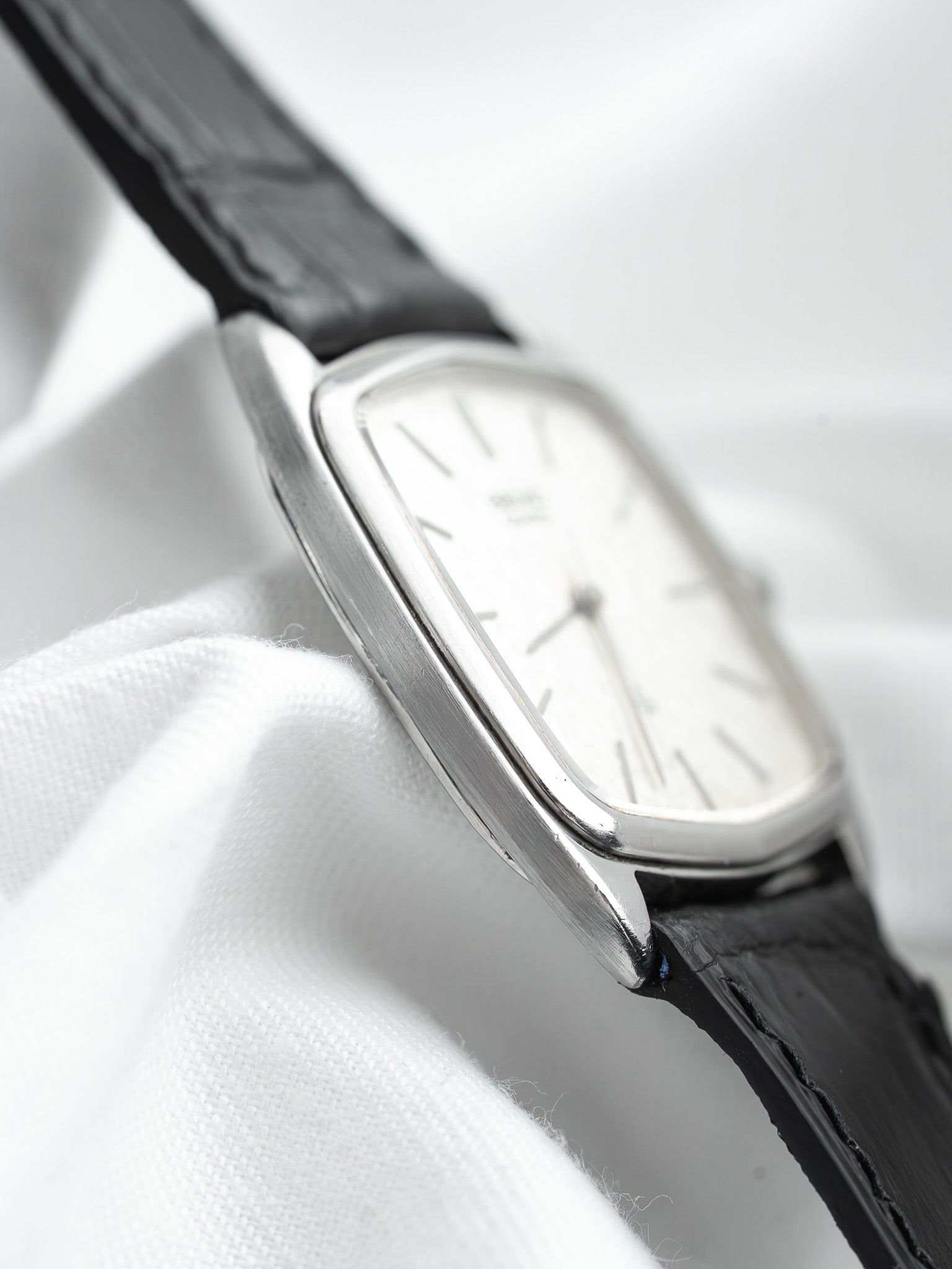 Seiko 6030-5250 Coussin Acier — Cadran Lin Argenté (1980)