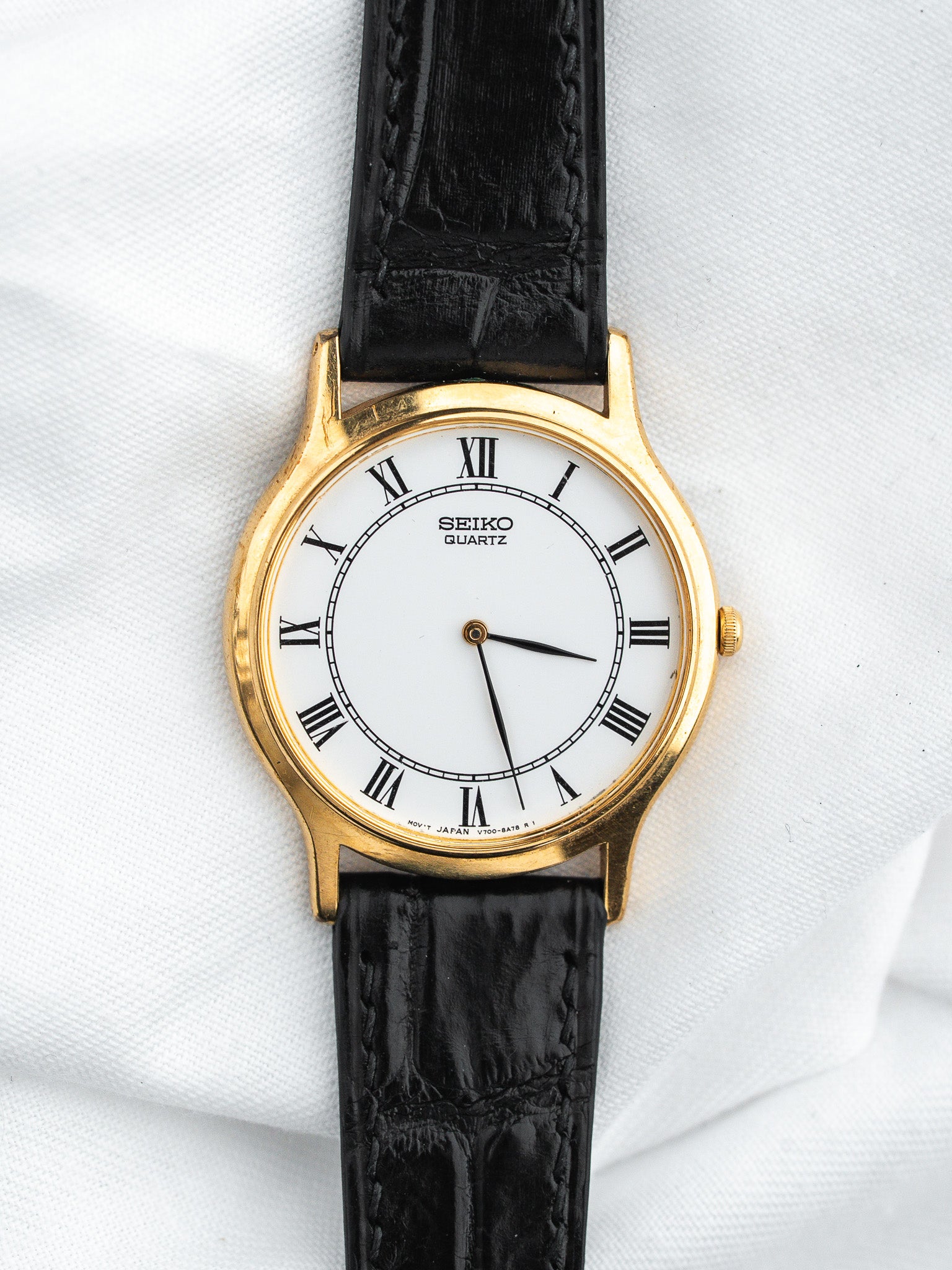Seiko V700-8A10 Ronde Plaqué Or — Cadran Blanc Romain (1990s)