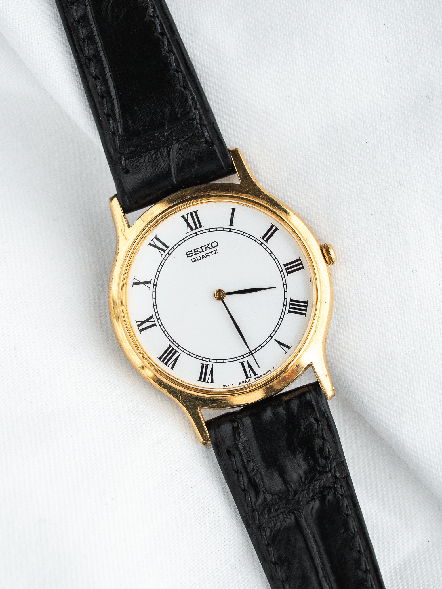 Seiko V700-8A10 Ronde Plaqué Or — Cadran Blanc Romain (1990s)