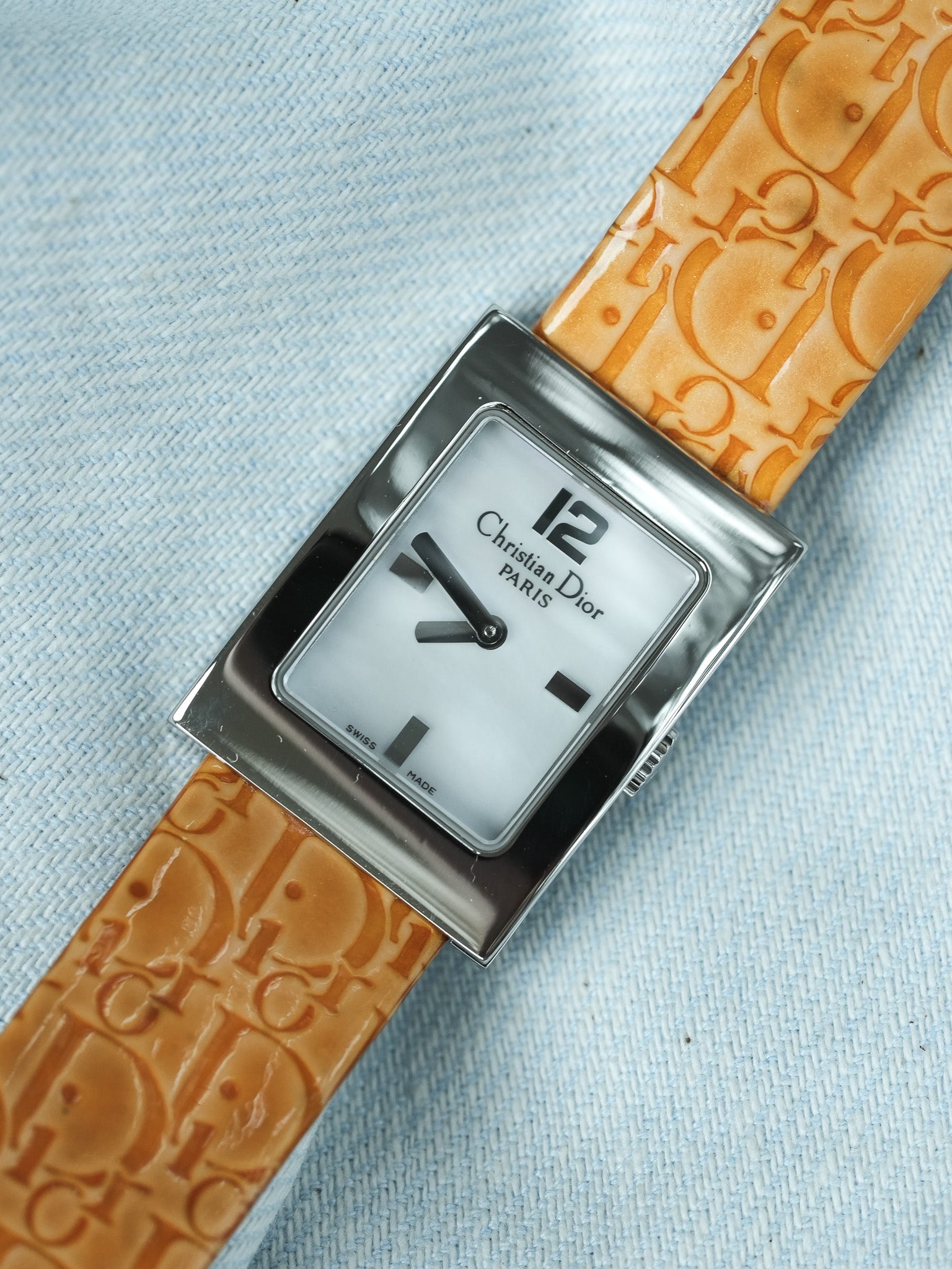 Montre Dior Vintage - Tank Nacre Bracelet CD Jaune (Années 2000)