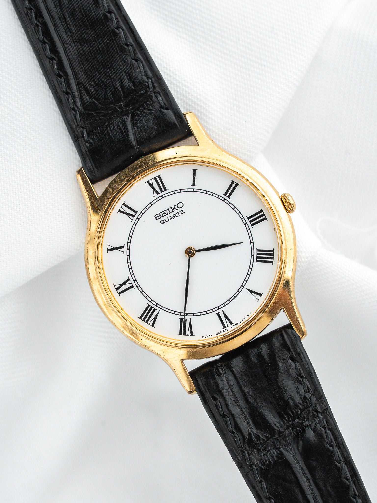 Seiko V700-8A10 Ronde Plaqué Or — Cadran Blanc Romain (1990s)