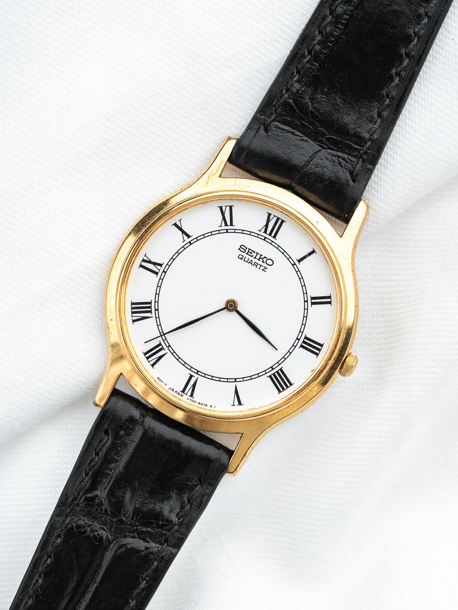 Seiko V700-8A10 Ronde Plaqué Or — Cadran Blanc Romain (1990s)