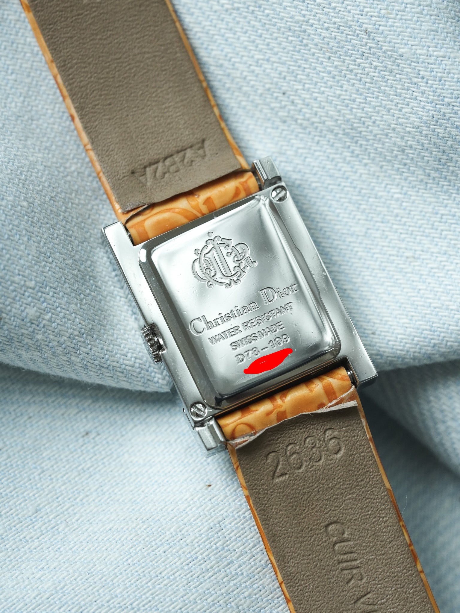 Montre Dior Vintage - Tank Nacre Bracelet CD Jaune (Années 2000)