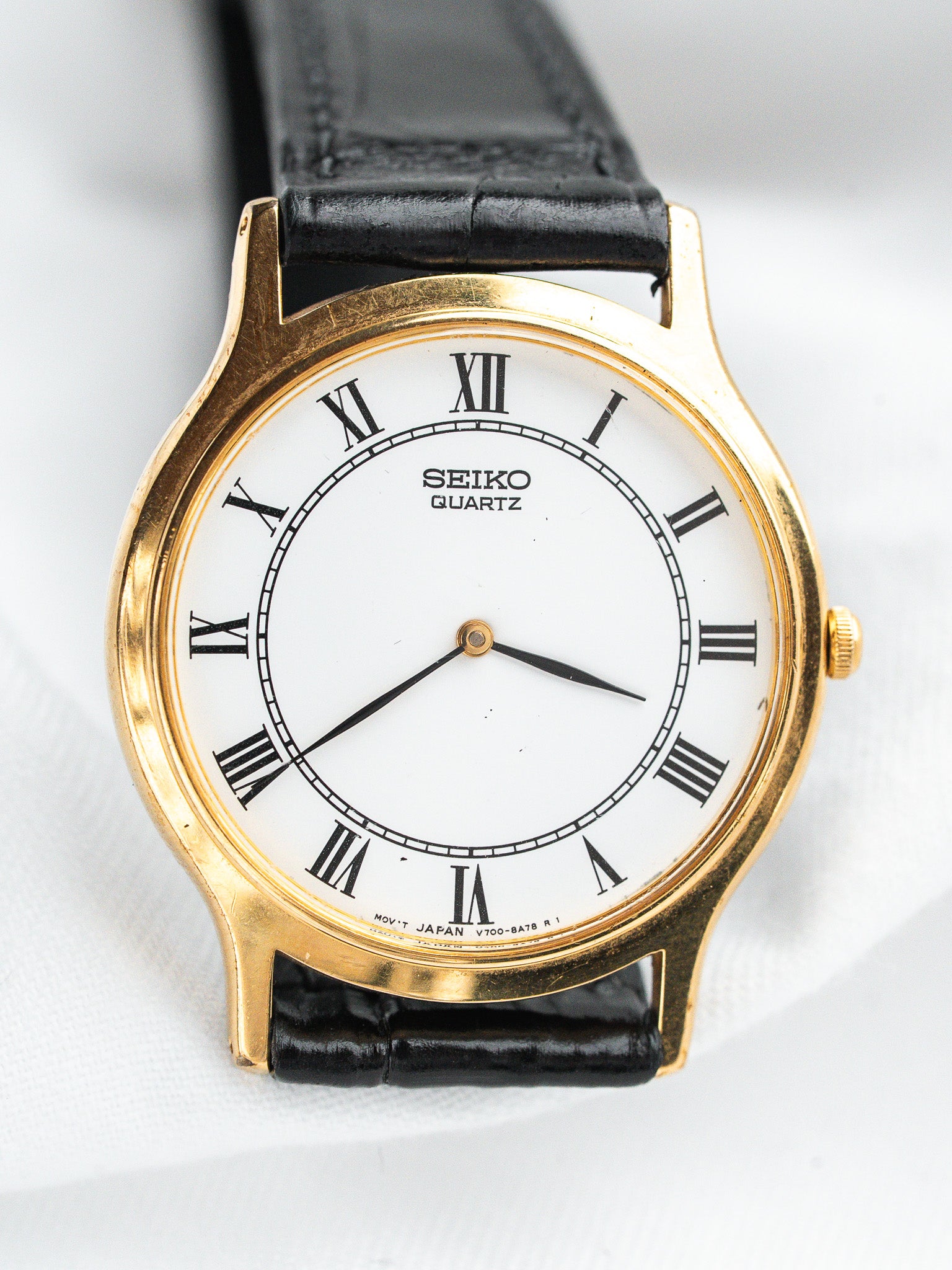 Seiko V700-8A10 Ronde Plaqué Or — Cadran Blanc Romain (1990s)