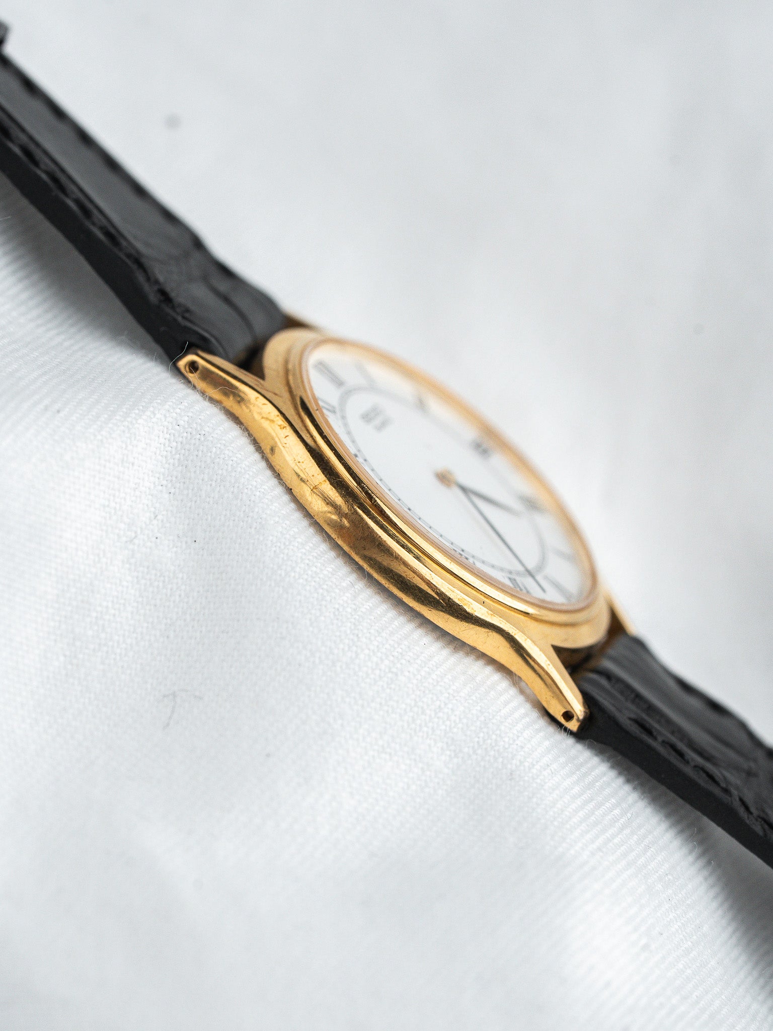 Seiko V700-8A10 Ronde Plaqué Or — Cadran Blanc Romain (1990s)