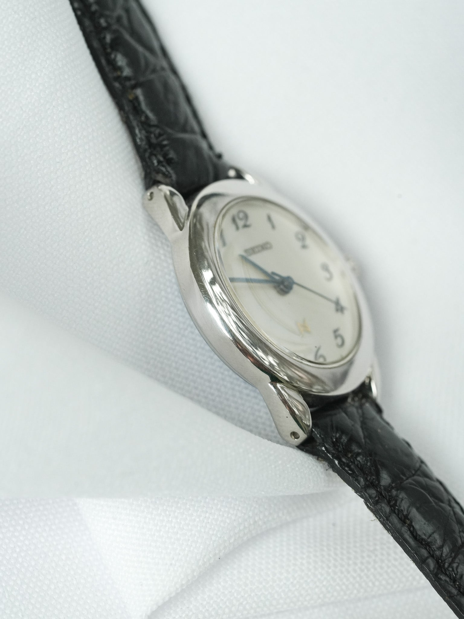 Vintage Seiko Watch - Round Steel Cow Horn Lugs (1994)