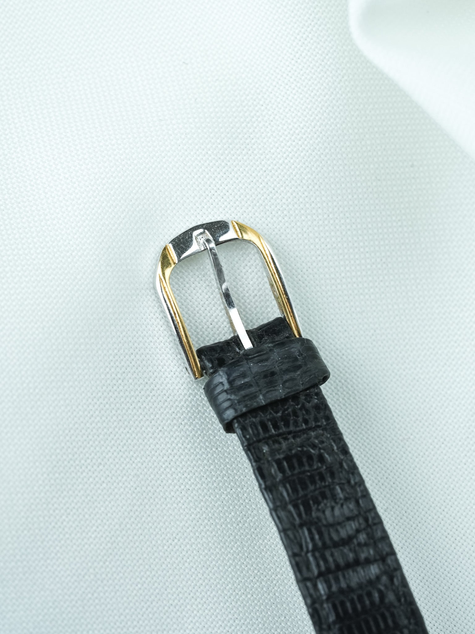 Montre Seiko Vintage - Mini Tank Acier Or (1985) - Atelier Victor