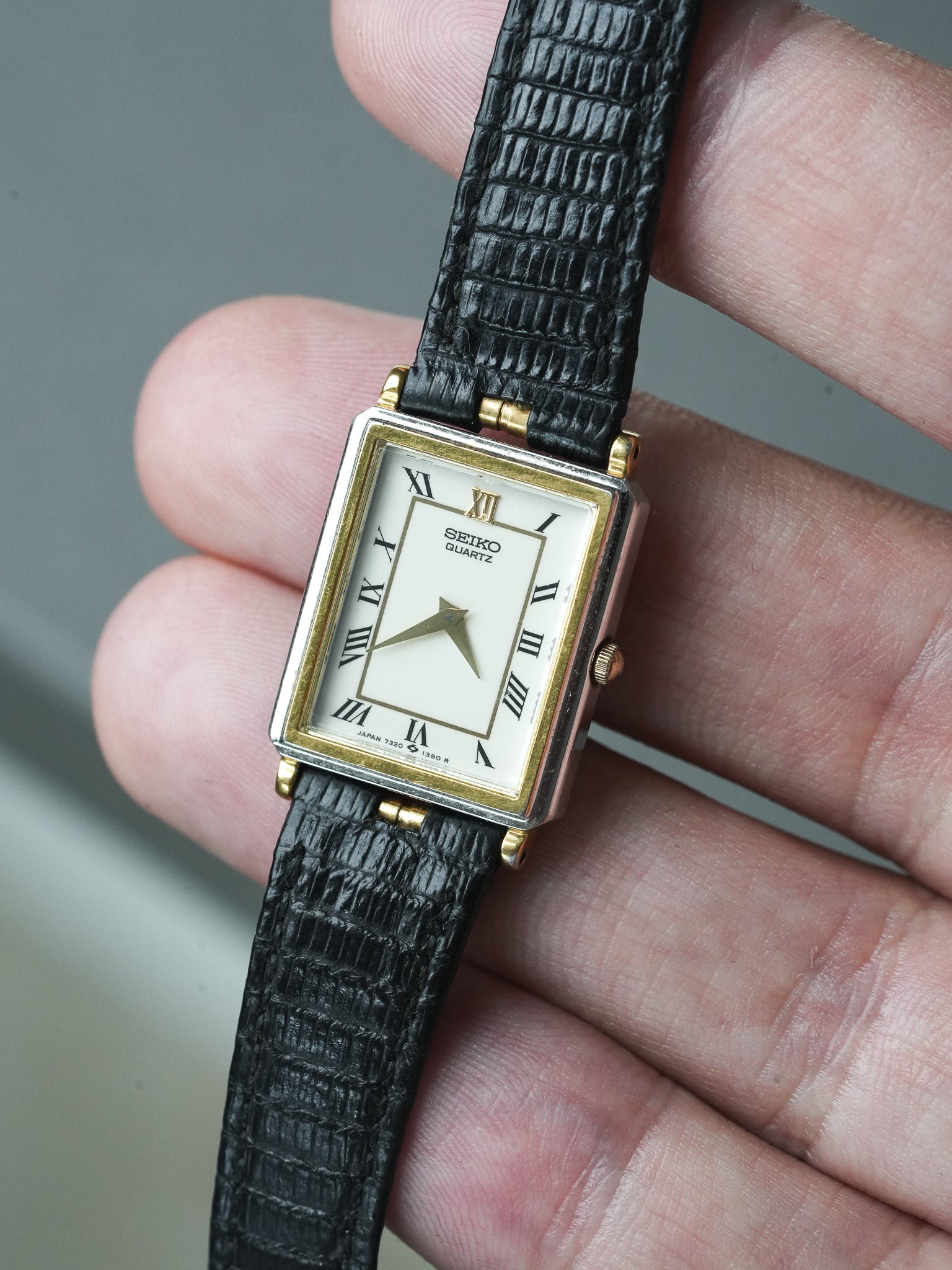 Montre Seiko Vintage - Mini Tank Acier Or (1985) - Atelier Victor