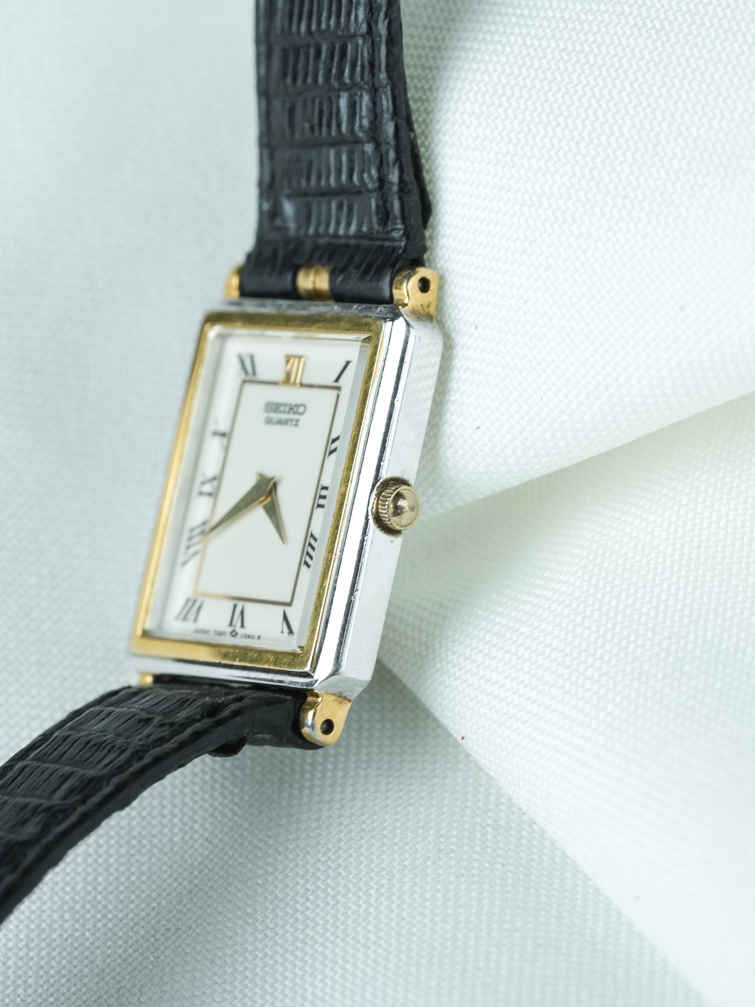 Montre Seiko Vintage - Mini Tank Acier Or (1985) - Atelier Victor