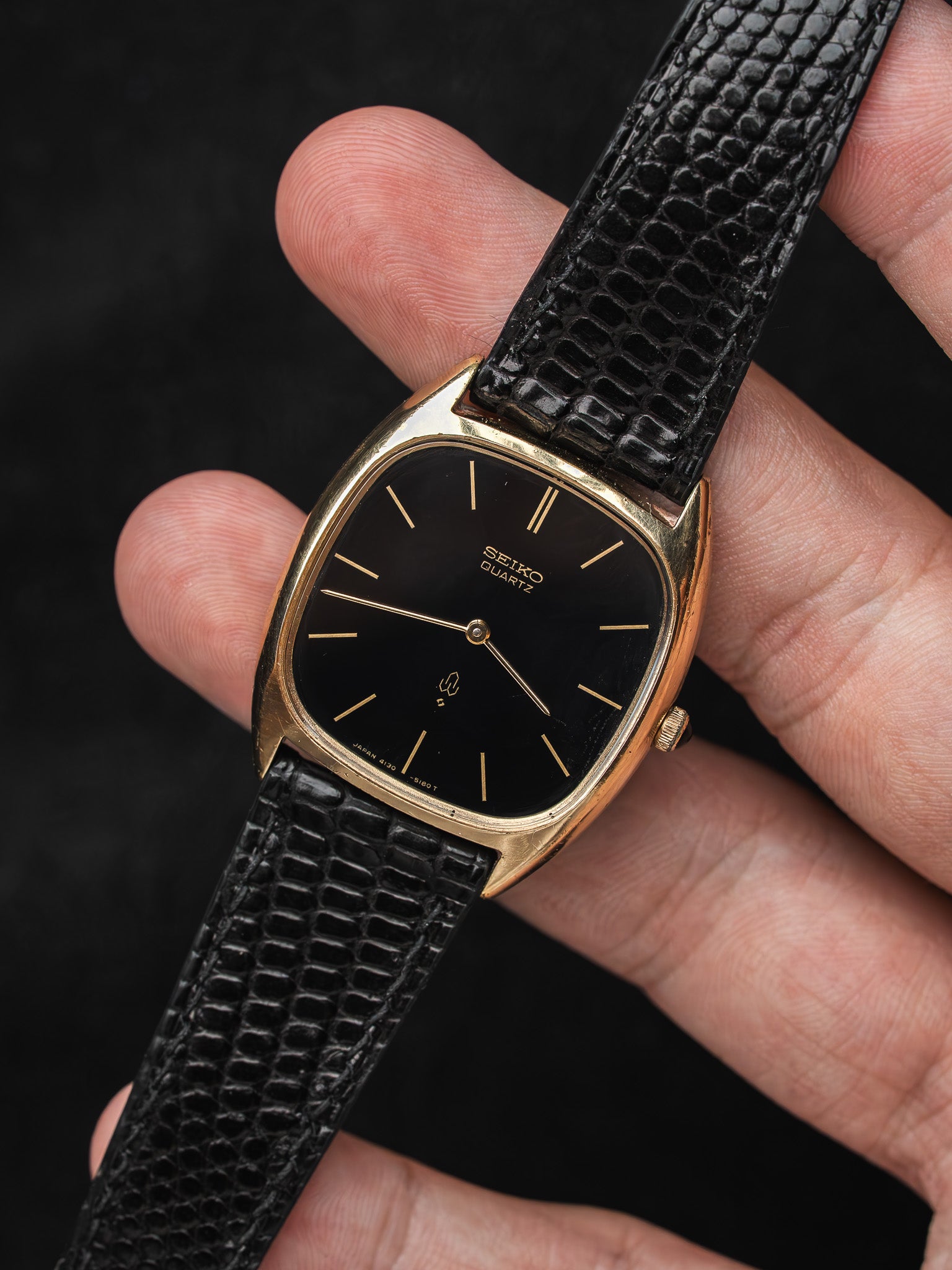 ساعة Seiko فينتاج Tonneau ذهب 4130-5180 — ميناء أسود (1976)
