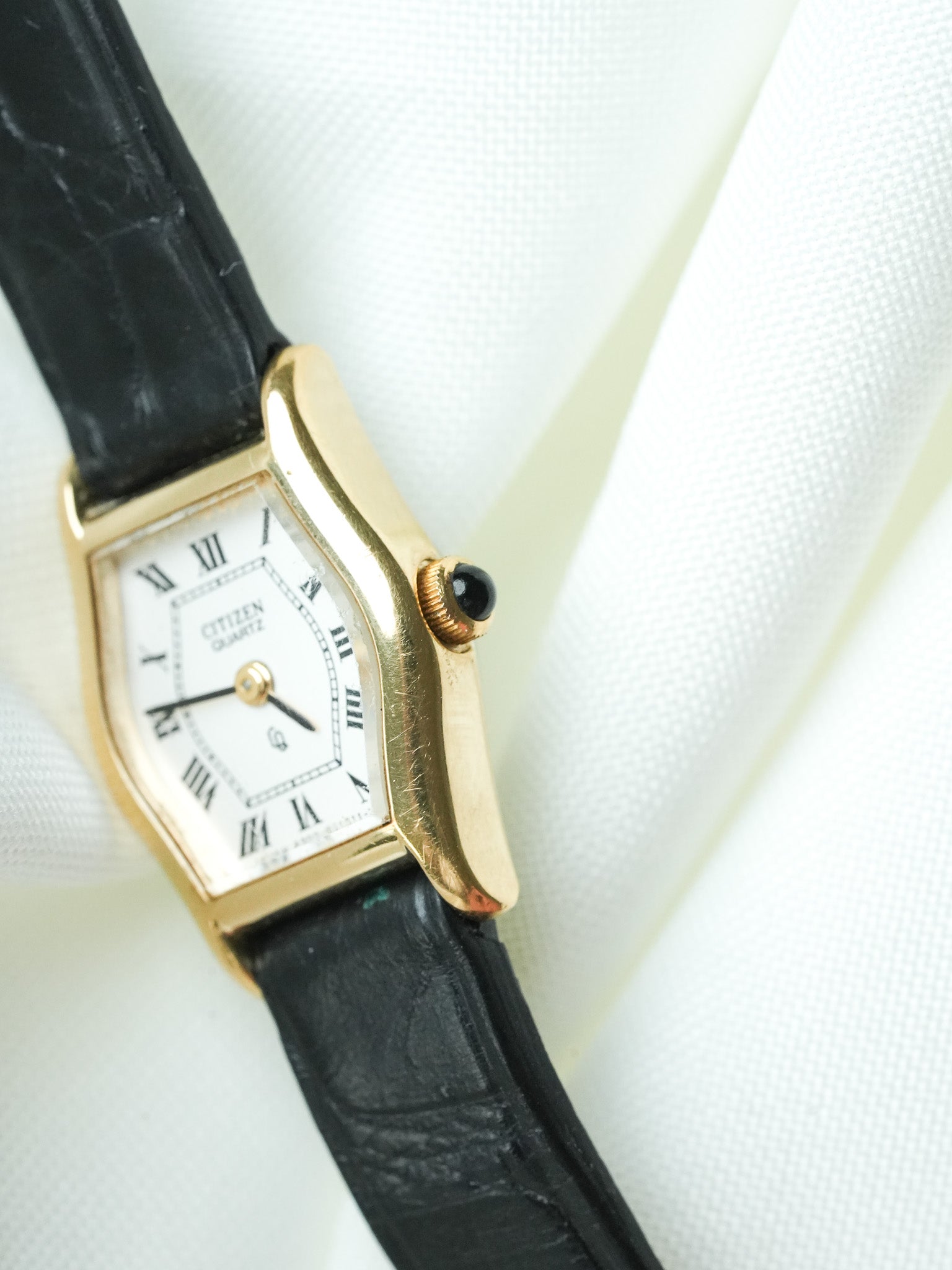 Montre Citizen Vintage - Mini Tonneau Plaqué or (1978) - Atelier Victor