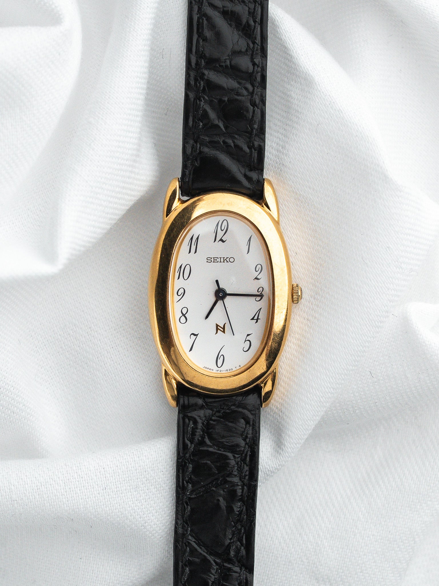 ساعة Seiko فينتاج 1F21-5B70 — Baignoire مطلية بالذهب (1995)