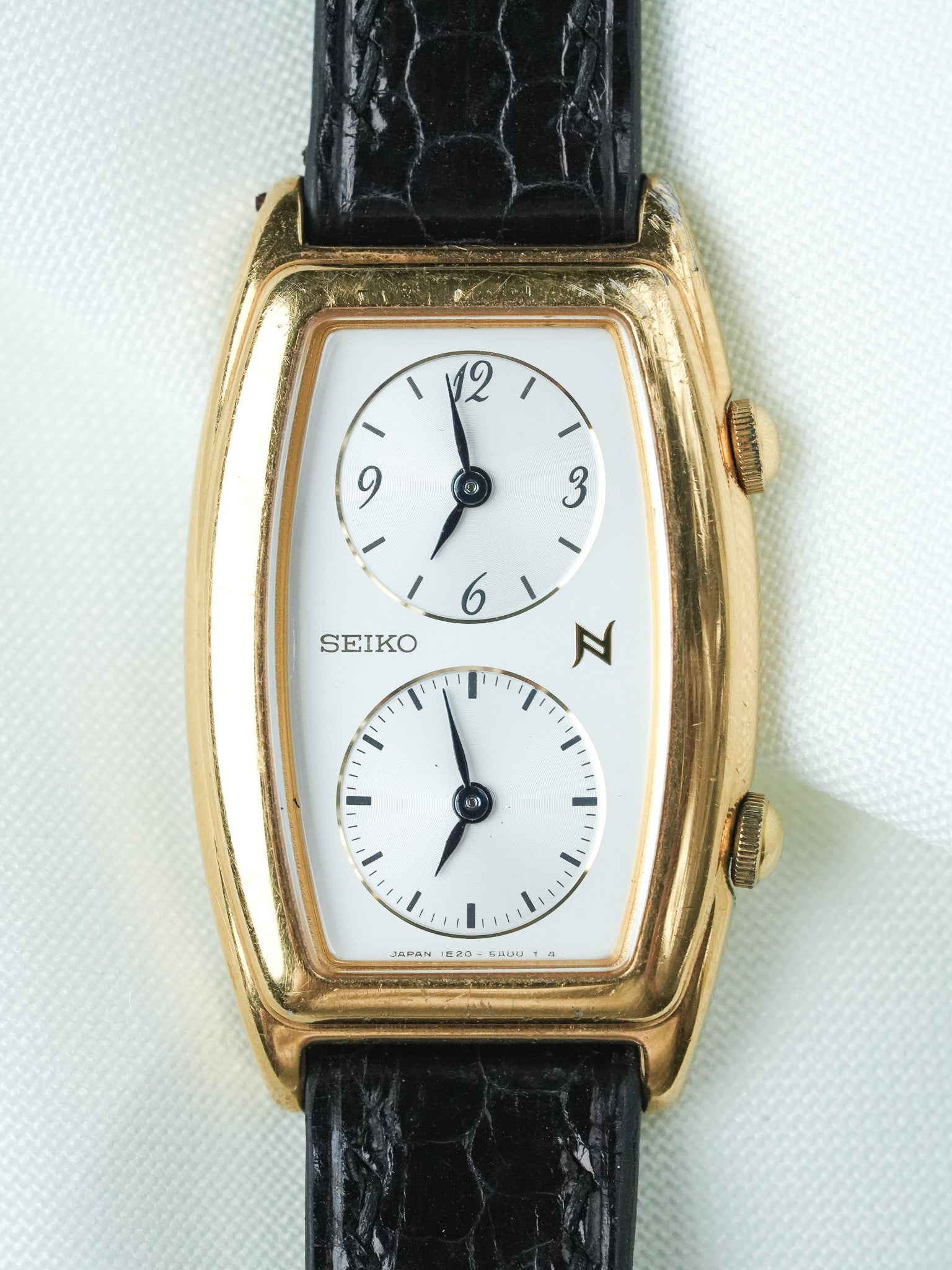 Montre Seiko Vintage - Tank "Dual Time" Plaqué or Noir (1994) - Atelier Victor