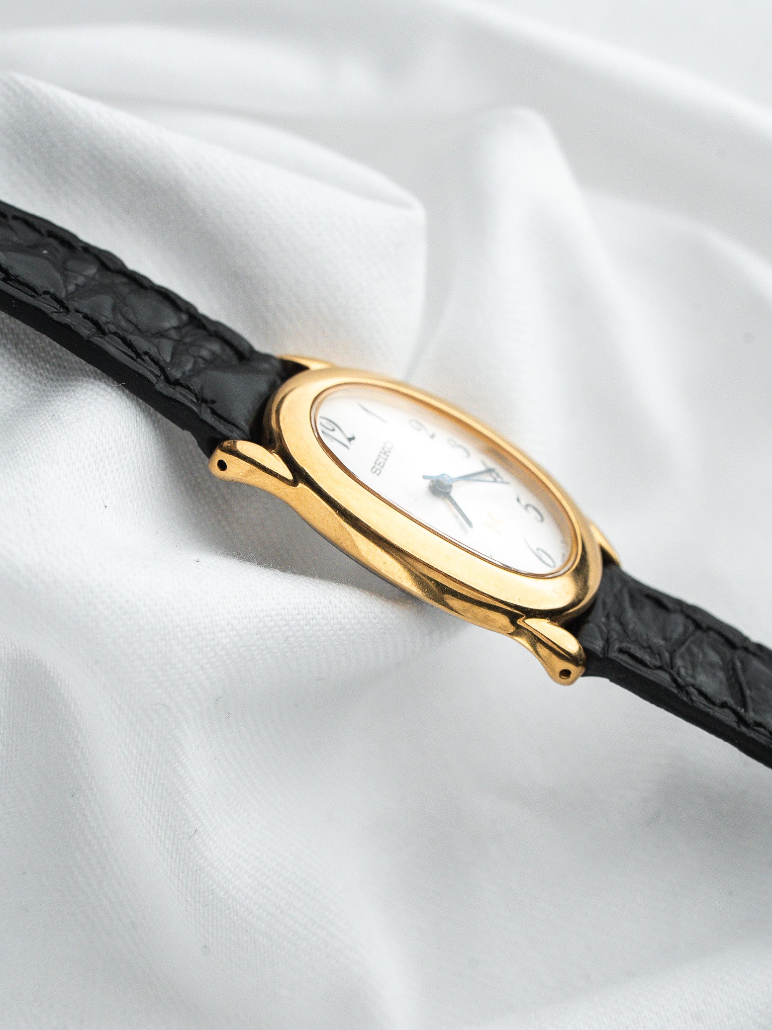 ساعة Seiko فينتاج 1F21-5B70 — Baignoire مطلية بالذهب (1995)