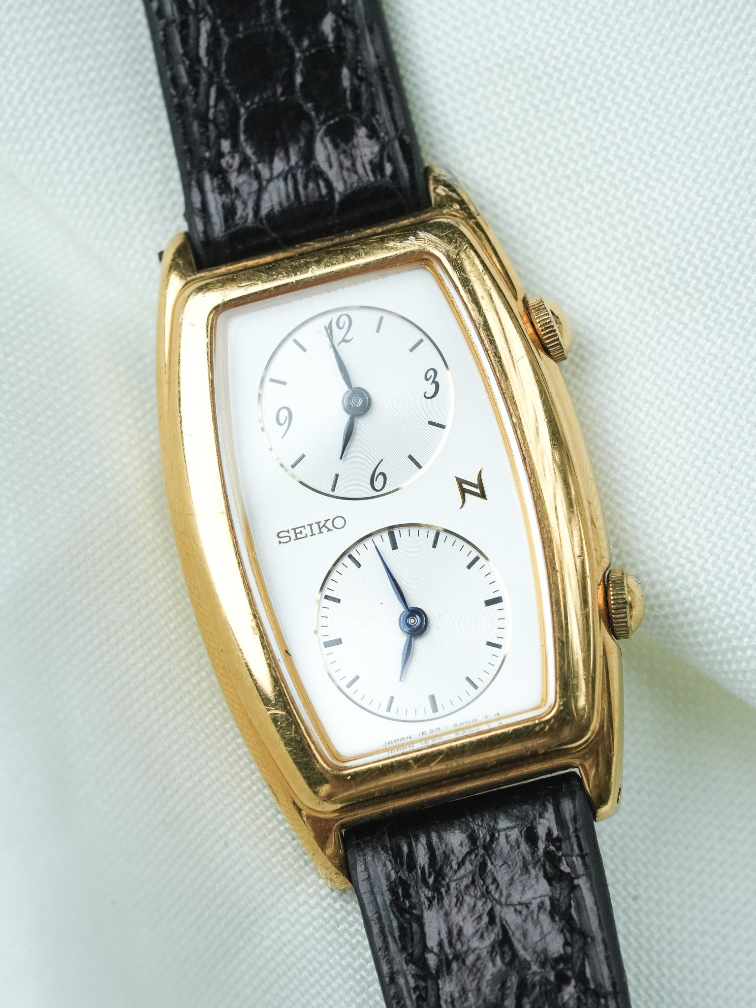 Montre Seiko Vintage - Tank "Dual Time" Plaqué or Noir (1994) - Atelier Victor