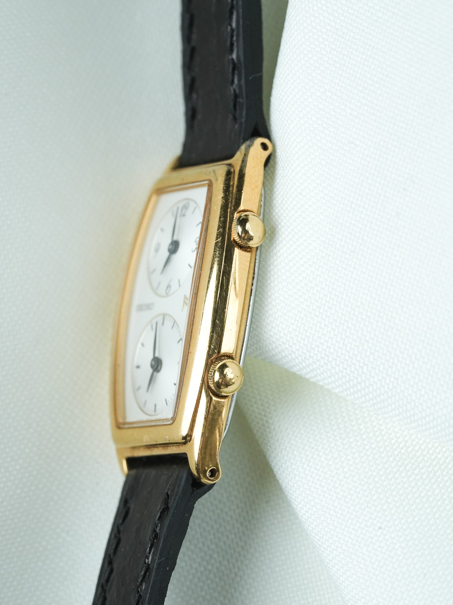 Montre Seiko Vintage - Tank "Dual Time" Plaqué or Noir (1994) - Atelier Victor