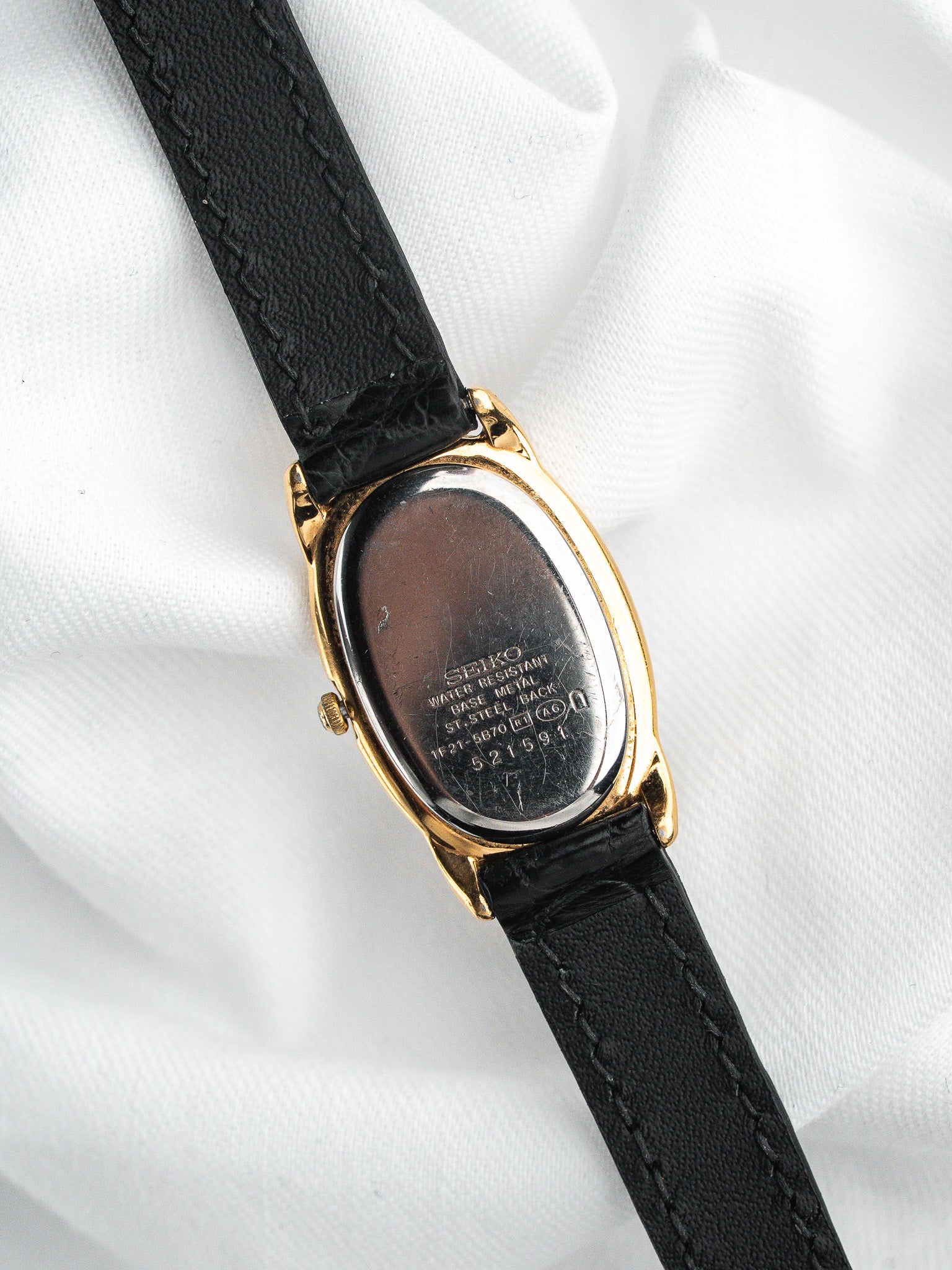 ساعة Seiko فينتاج 1F21-5B70 — Baignoire مطلية بالذهب (1995)