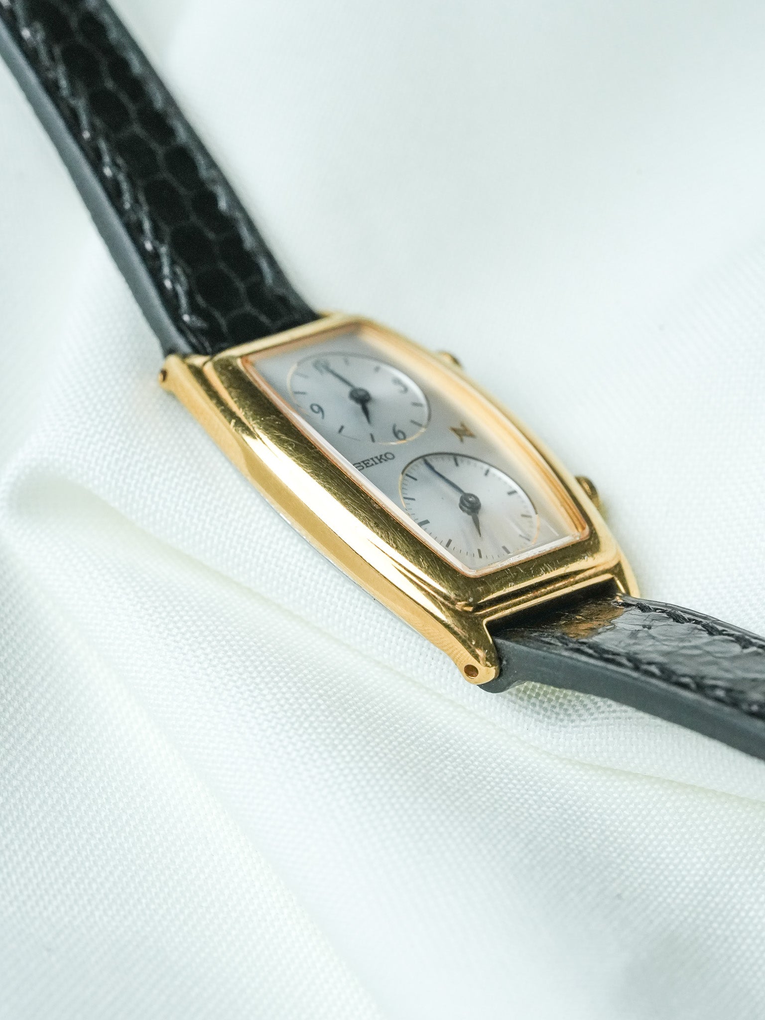 Montre Seiko Vintage - Tank "Dual Time" Plaqué or Noir (1994) - Atelier Victor