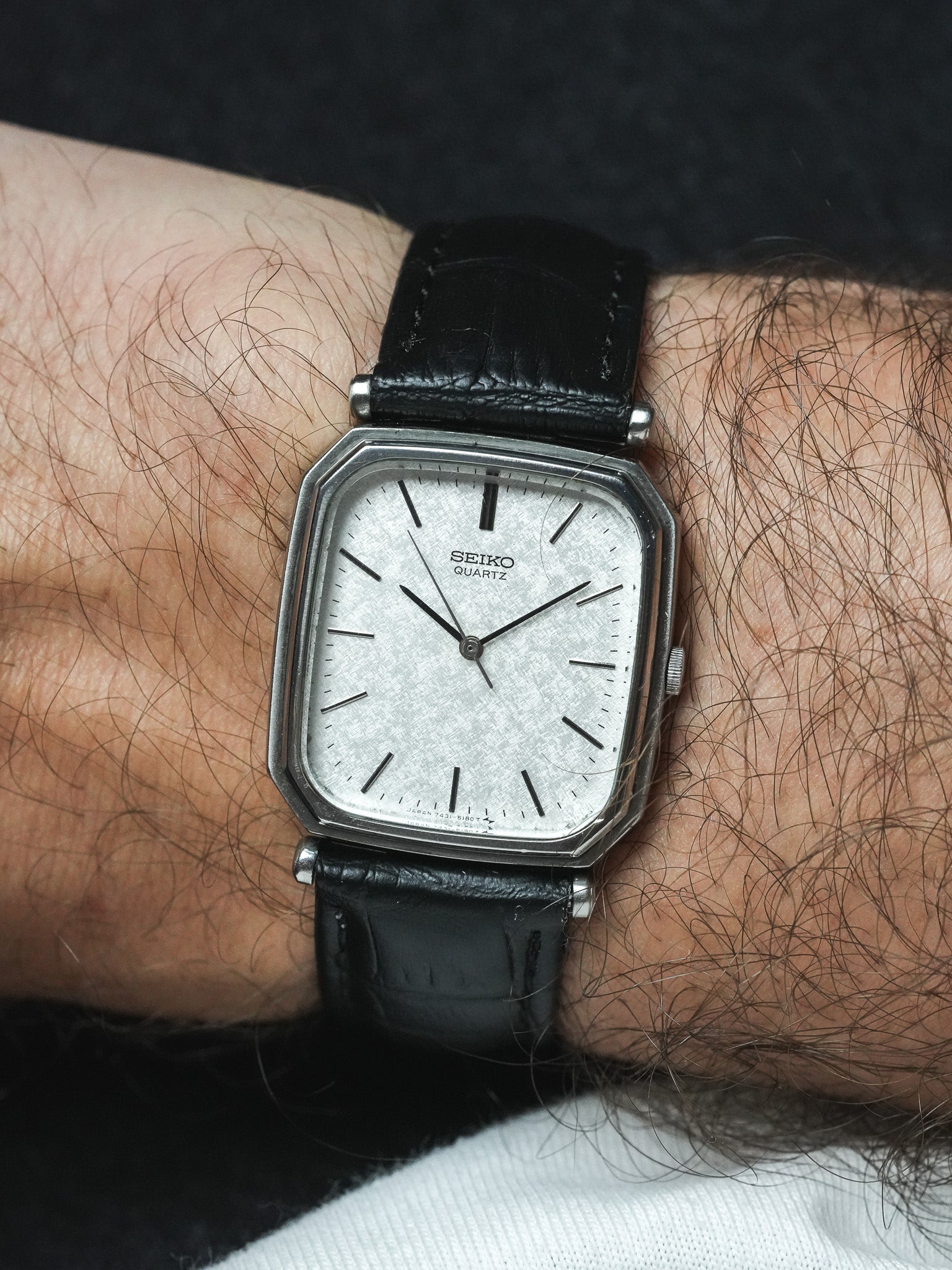 Montre Seiko Vintage - Tonneau Cornes Centrales Acier (1988) - Atelier Victor