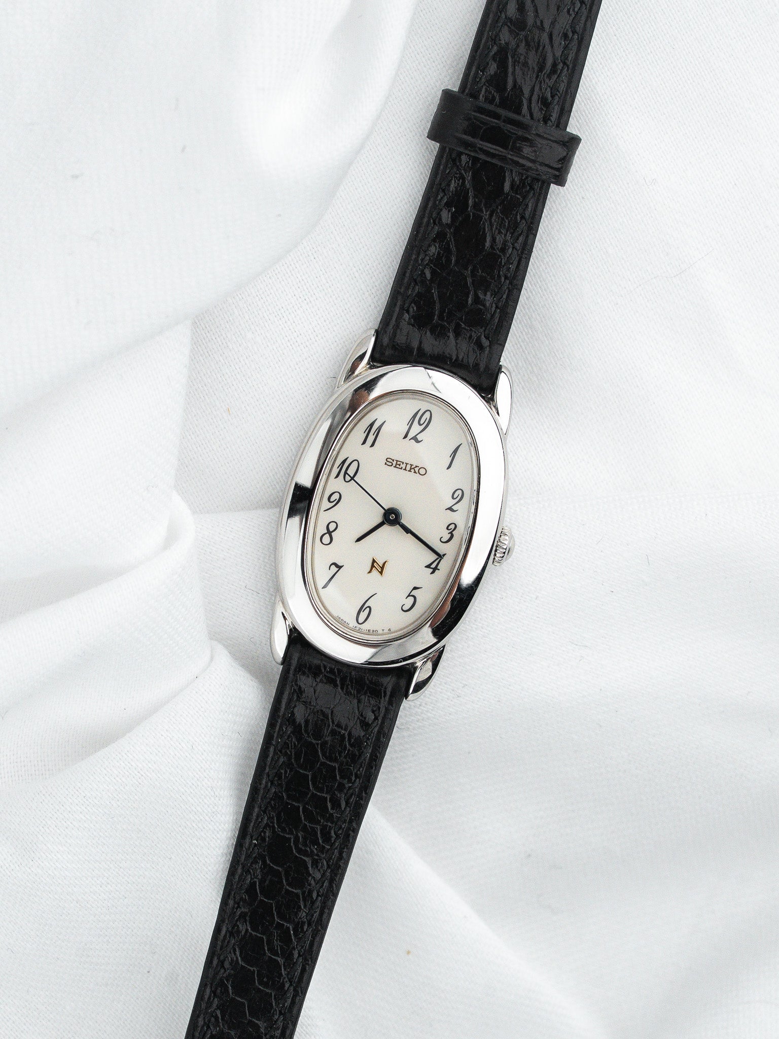 Seiko فينتاج 1F21-5B70 ساعة — Baignoire فولاذ (1994)