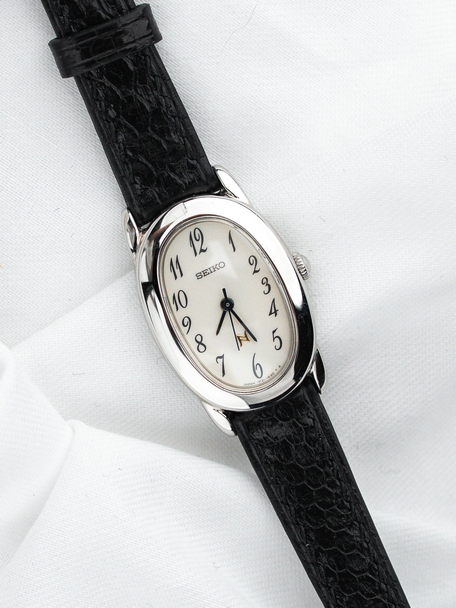 Seiko فينتاج 1F21-5B70 ساعة — Baignoire فولاذ (1994)