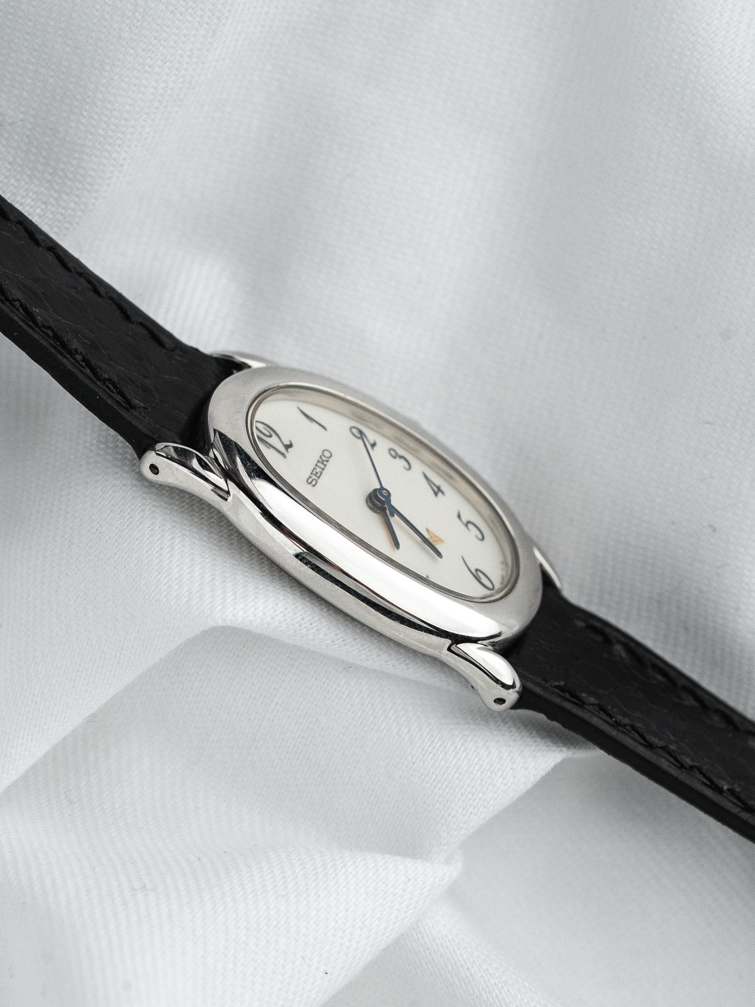 Seiko فينتاج 1F21-5B70 ساعة — Baignoire فولاذ (1994)