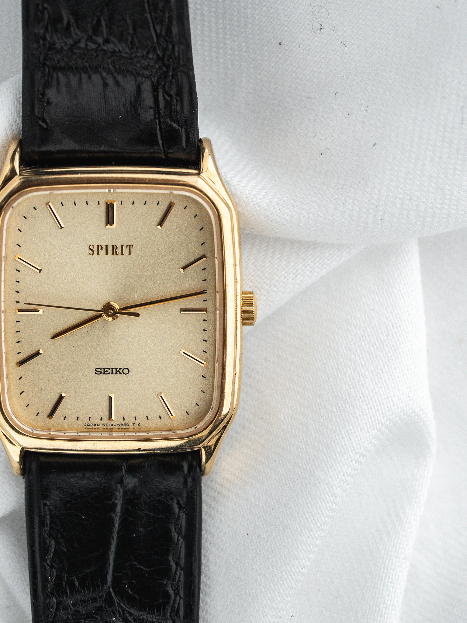 Seiko Vintage Spirit Watch 5E31-5B50 — Tank de Oro (1996)
