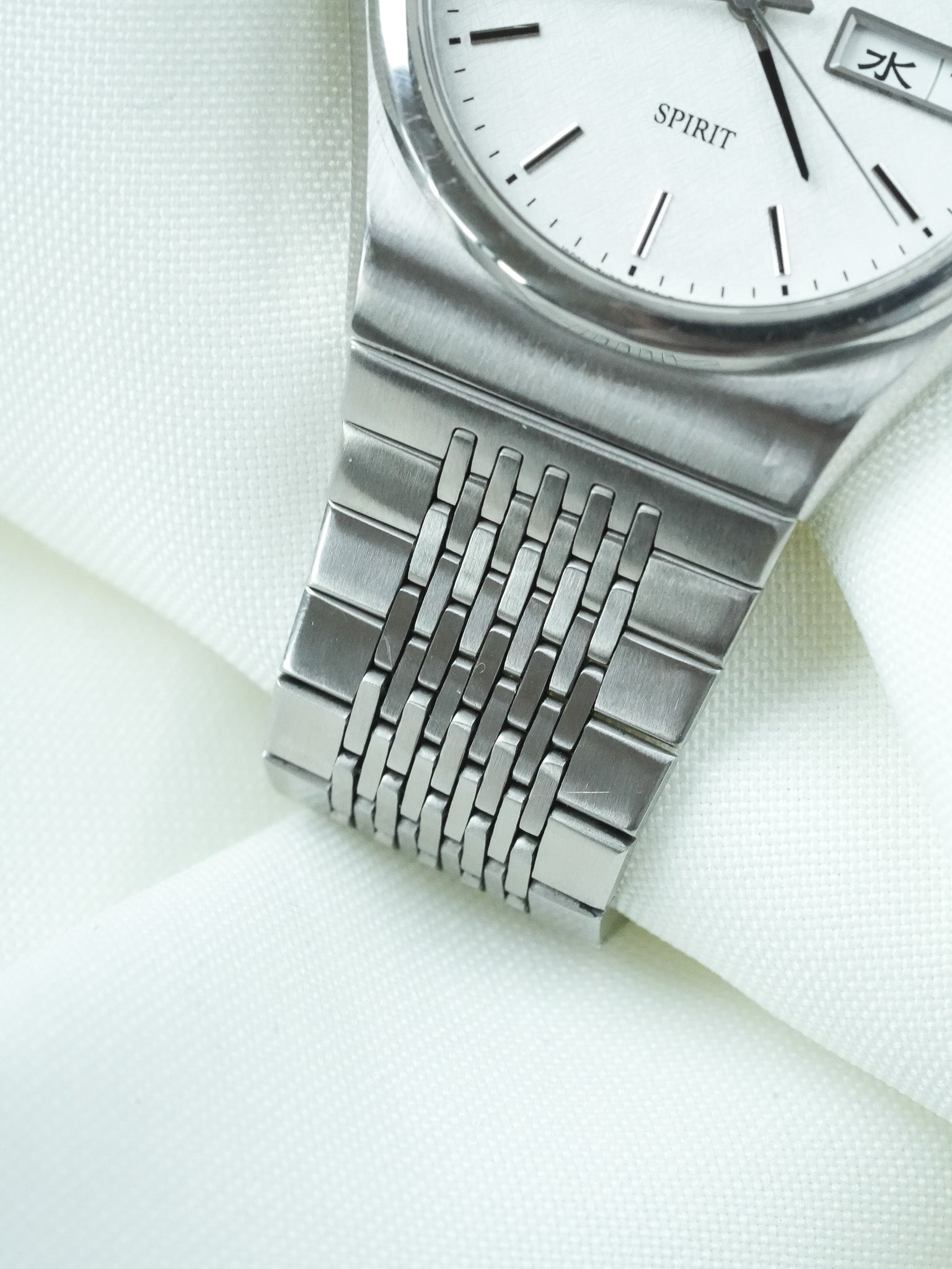 ساعة Seiko فينتاج Spirit - Daydate Kanji من الفولاذ بنقشة Chevron (1998)