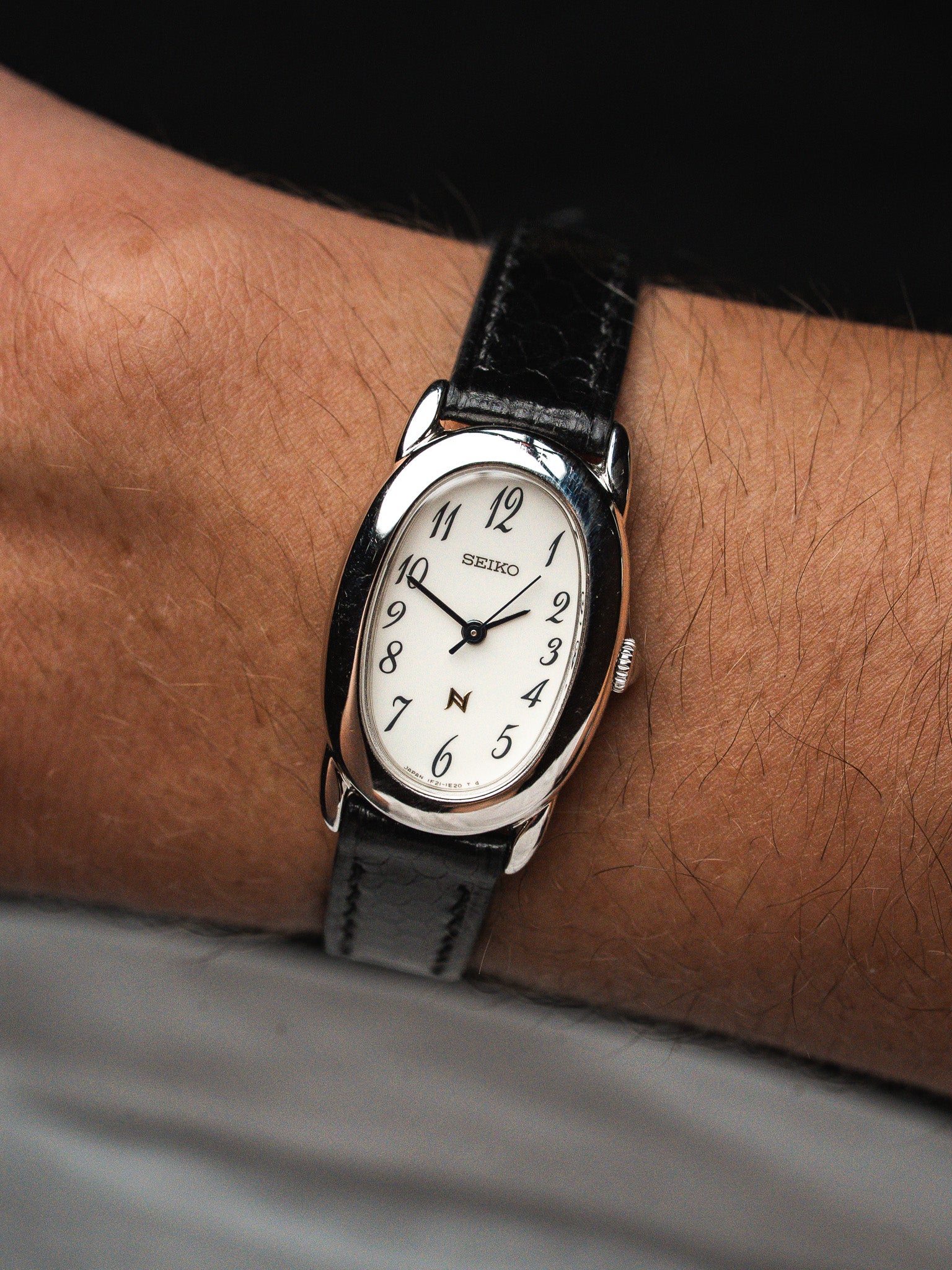 Seiko Vintage 1F21-5B70 Orologio — Baignoire Acciaio (1994)