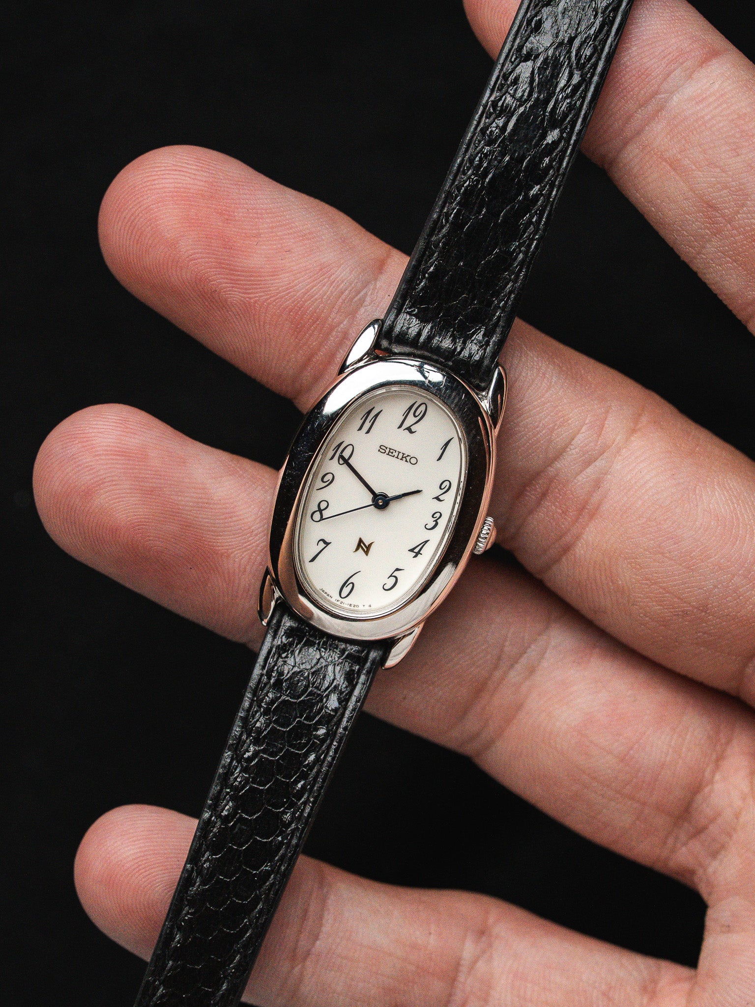 Seiko فينتاج 1F21-5B70 ساعة — Baignoire فولاذ (1994)