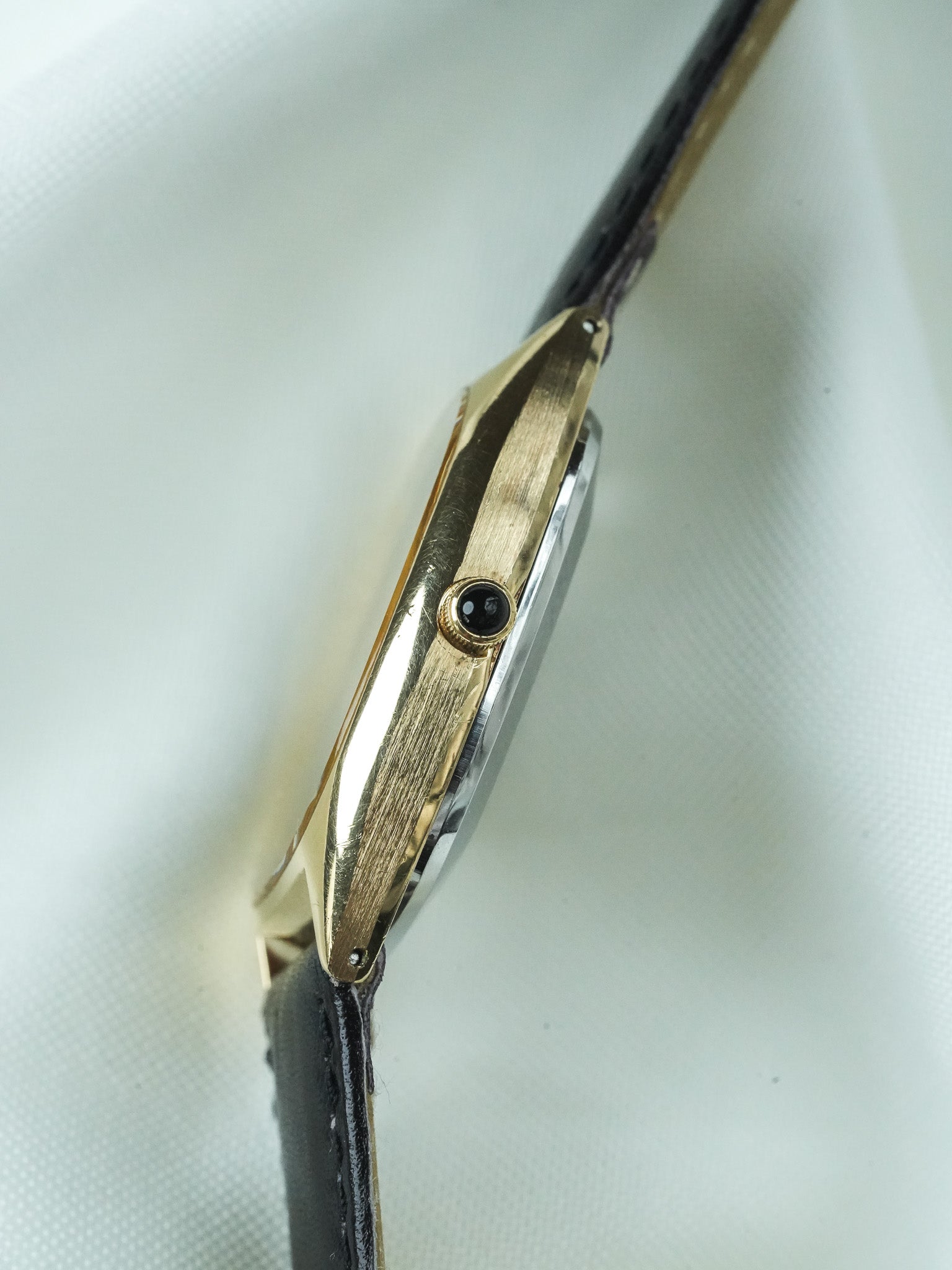 Montre Seiko Vintage - Tonneau Or Cadran Noir Étoilé (1977)