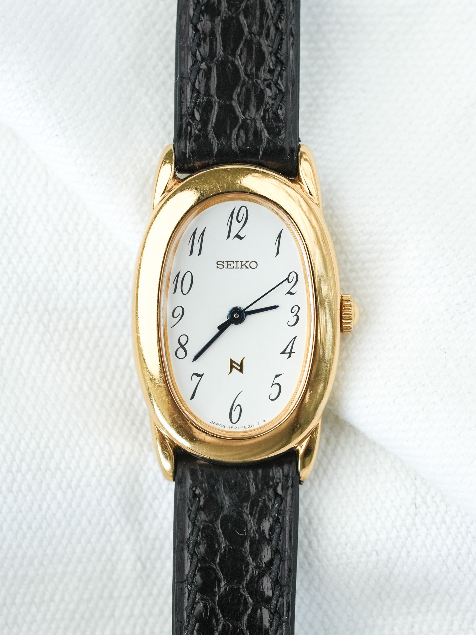 Montre Seiko Vintage - Baignoire Or Cuir Noir 1F21-5B70 (2005)