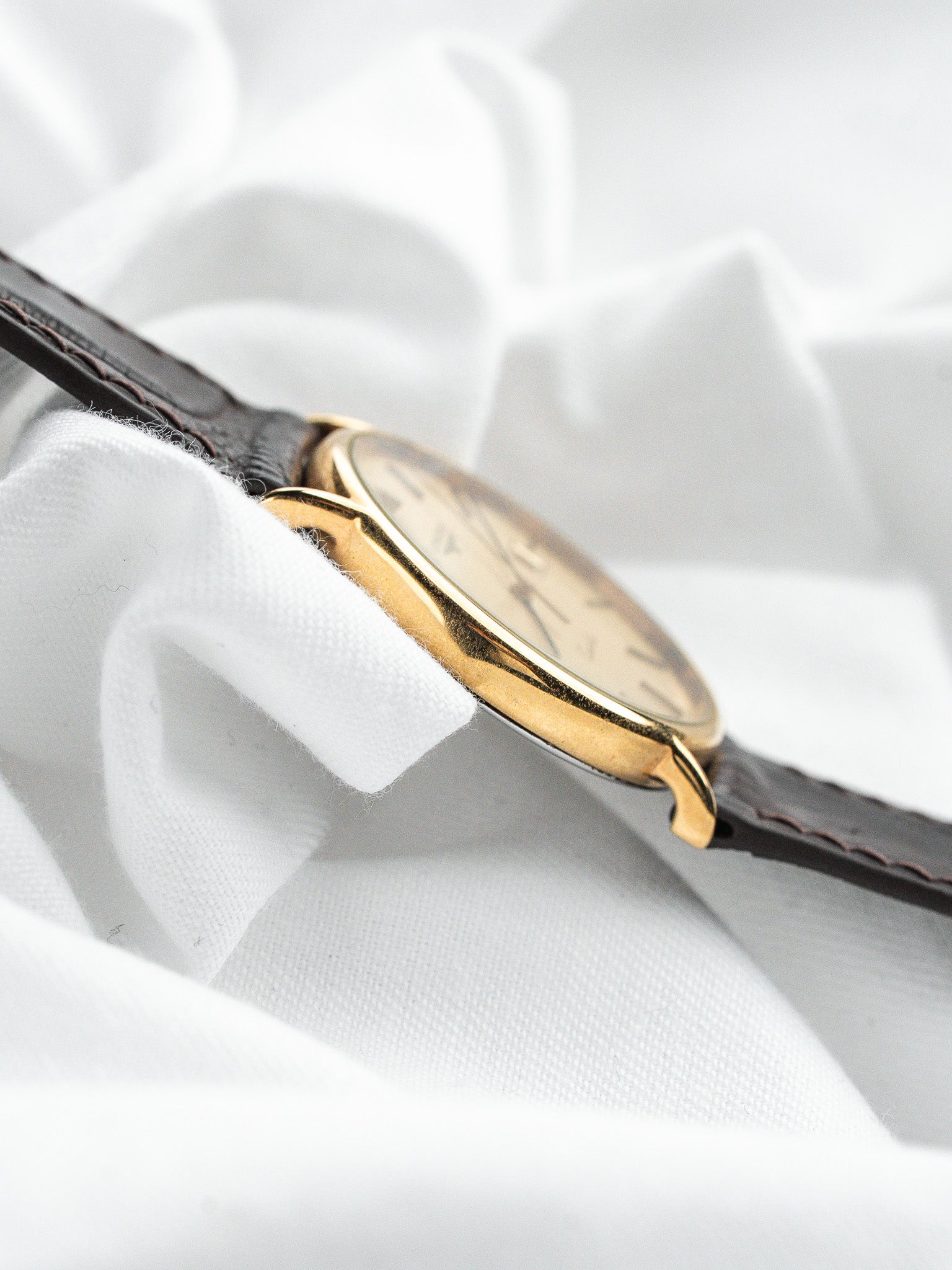 Longines Quartz Plaquée Or — Cadran Doré Tapissé Date (1980s)